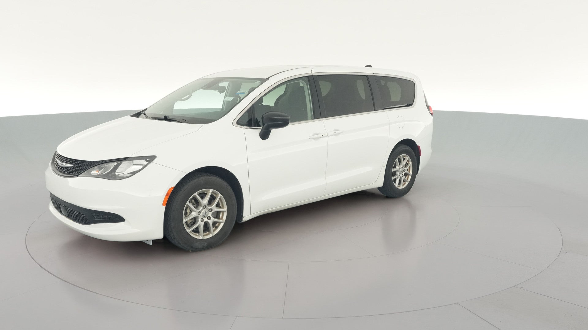 2023 Chrysler Voyager vehicle photo