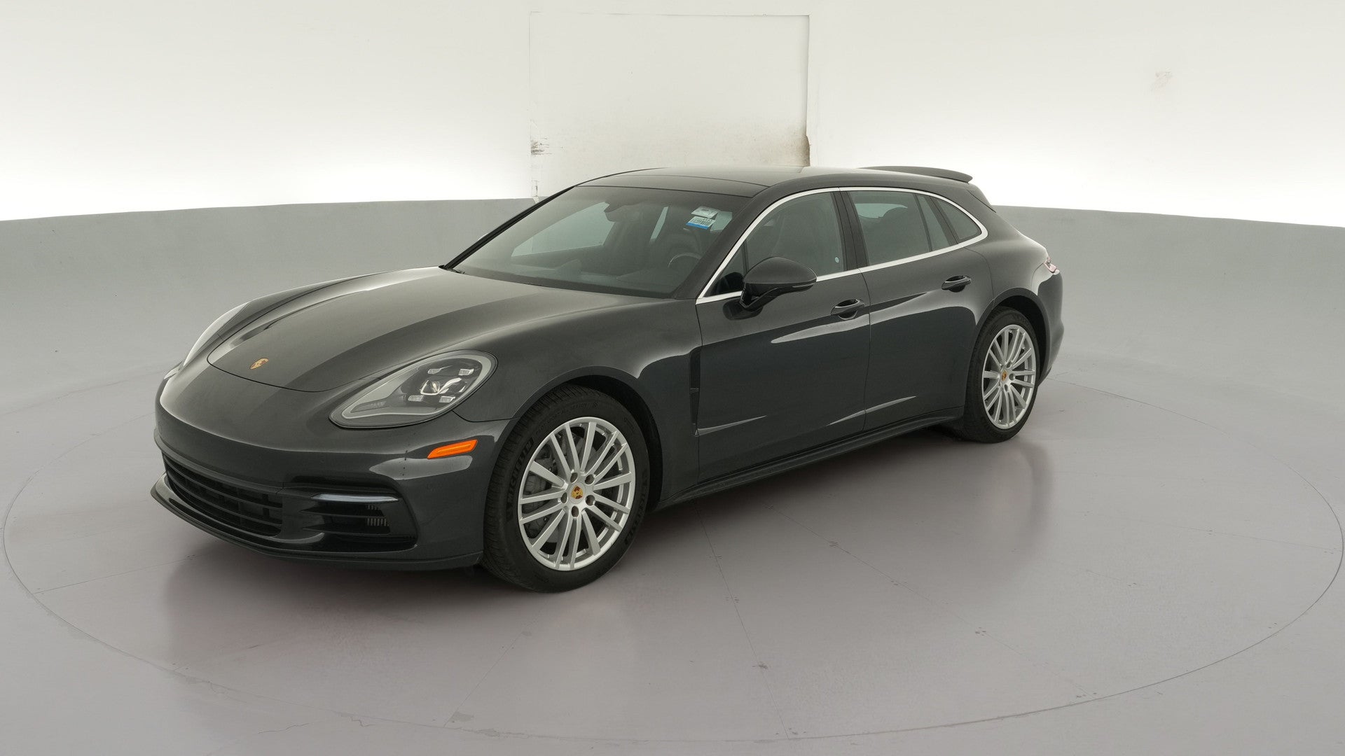 2018 Porsche Panamera vehicle photo