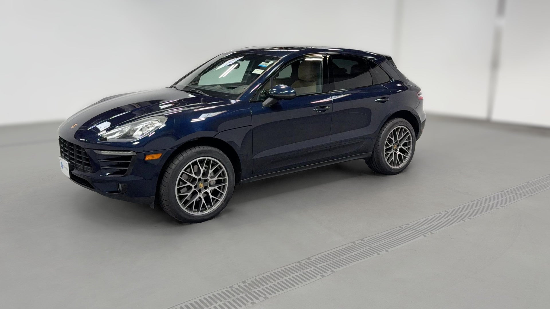 2017 Porsche Macan vehicle photo