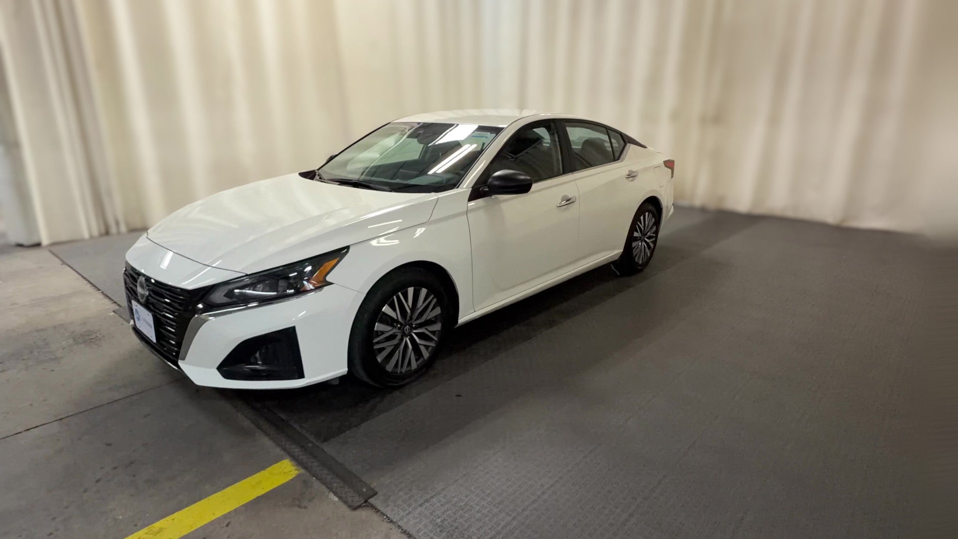 2025 Nissan Altima vehicle photo