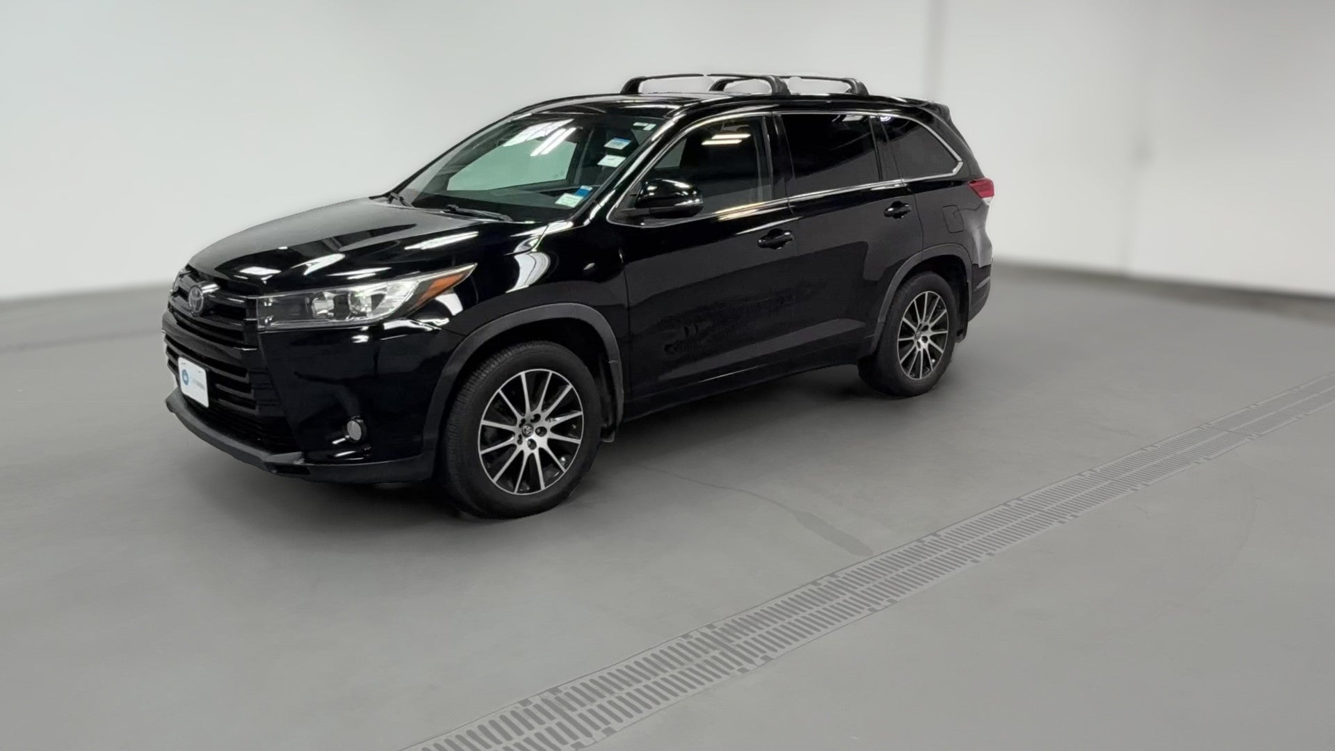 2017 Toyota Highlander vehicle photo