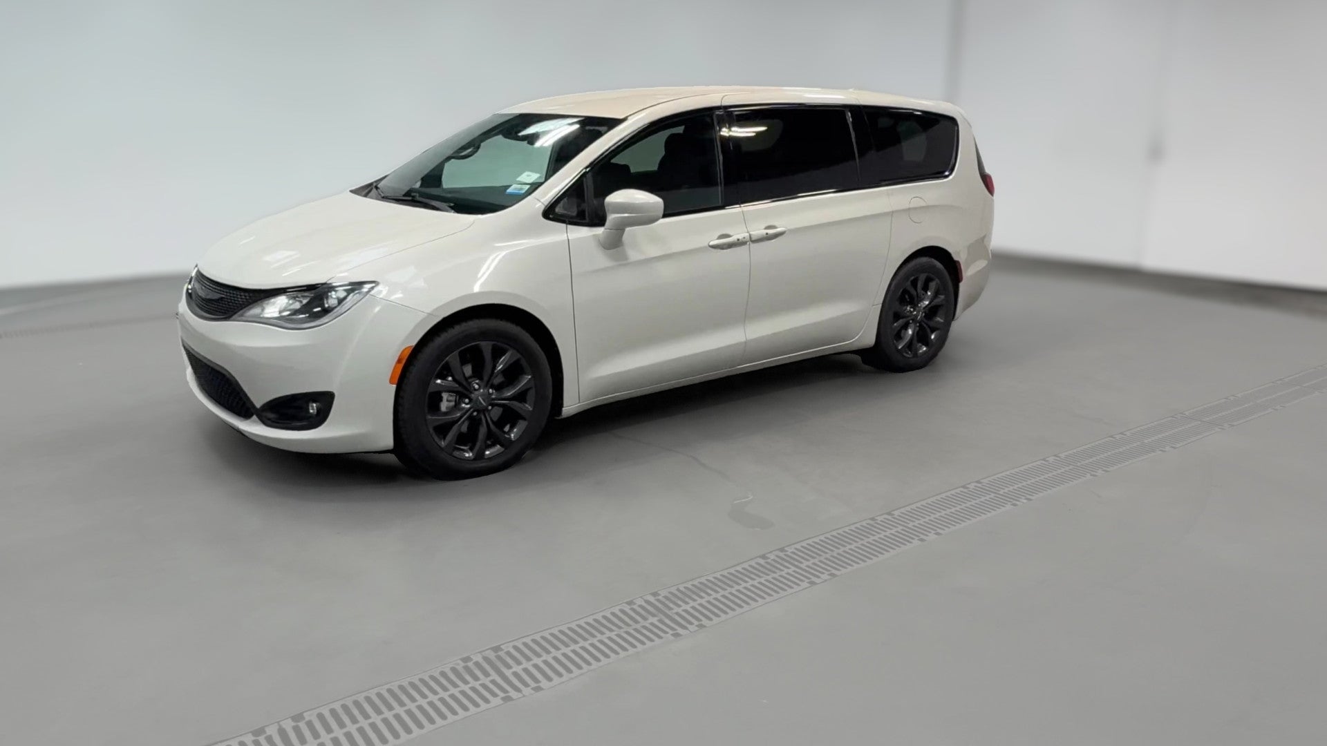 2019 Chrysler Pacifica vehicle photo