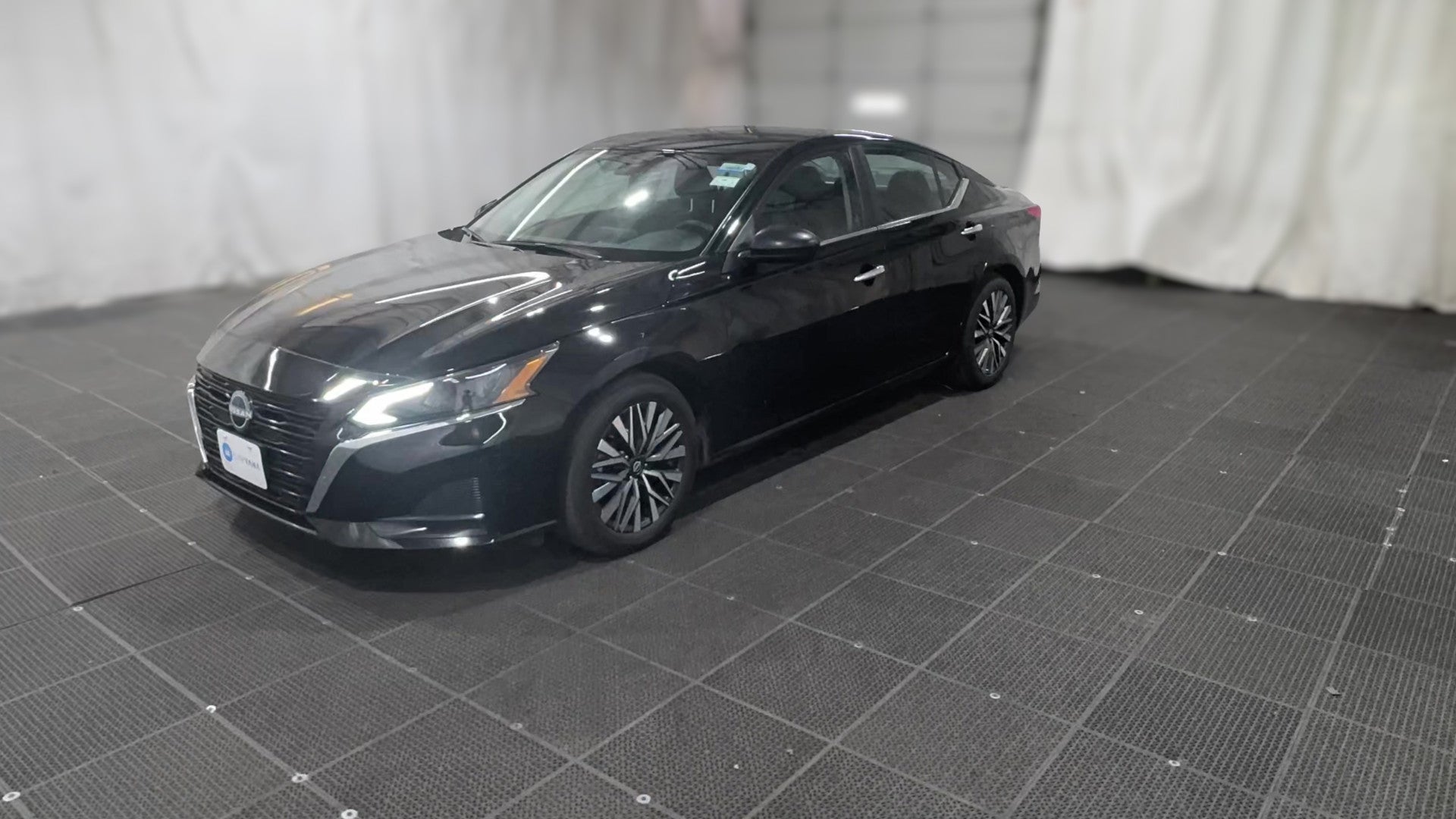 2025 Nissan Altima vehicle photo