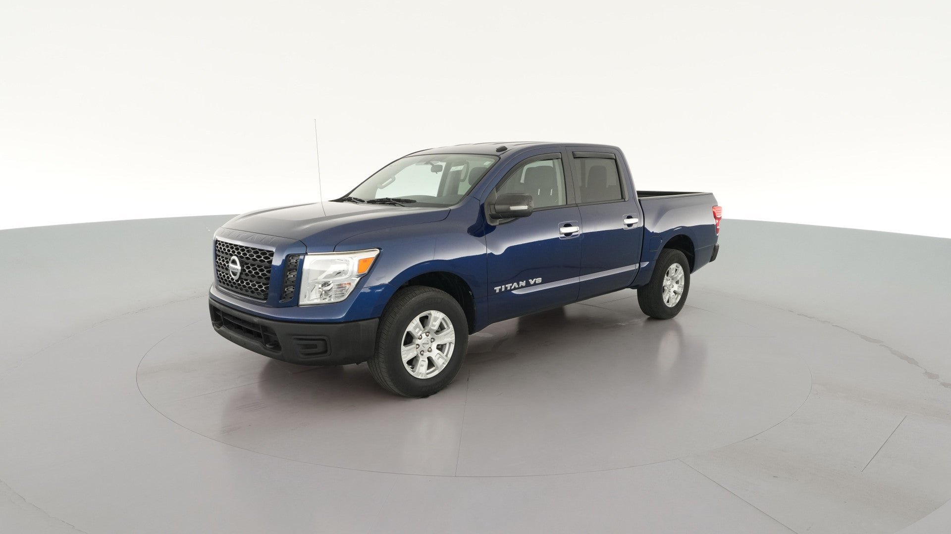 2019 Nissan Titan Crew Cab vehicle photo