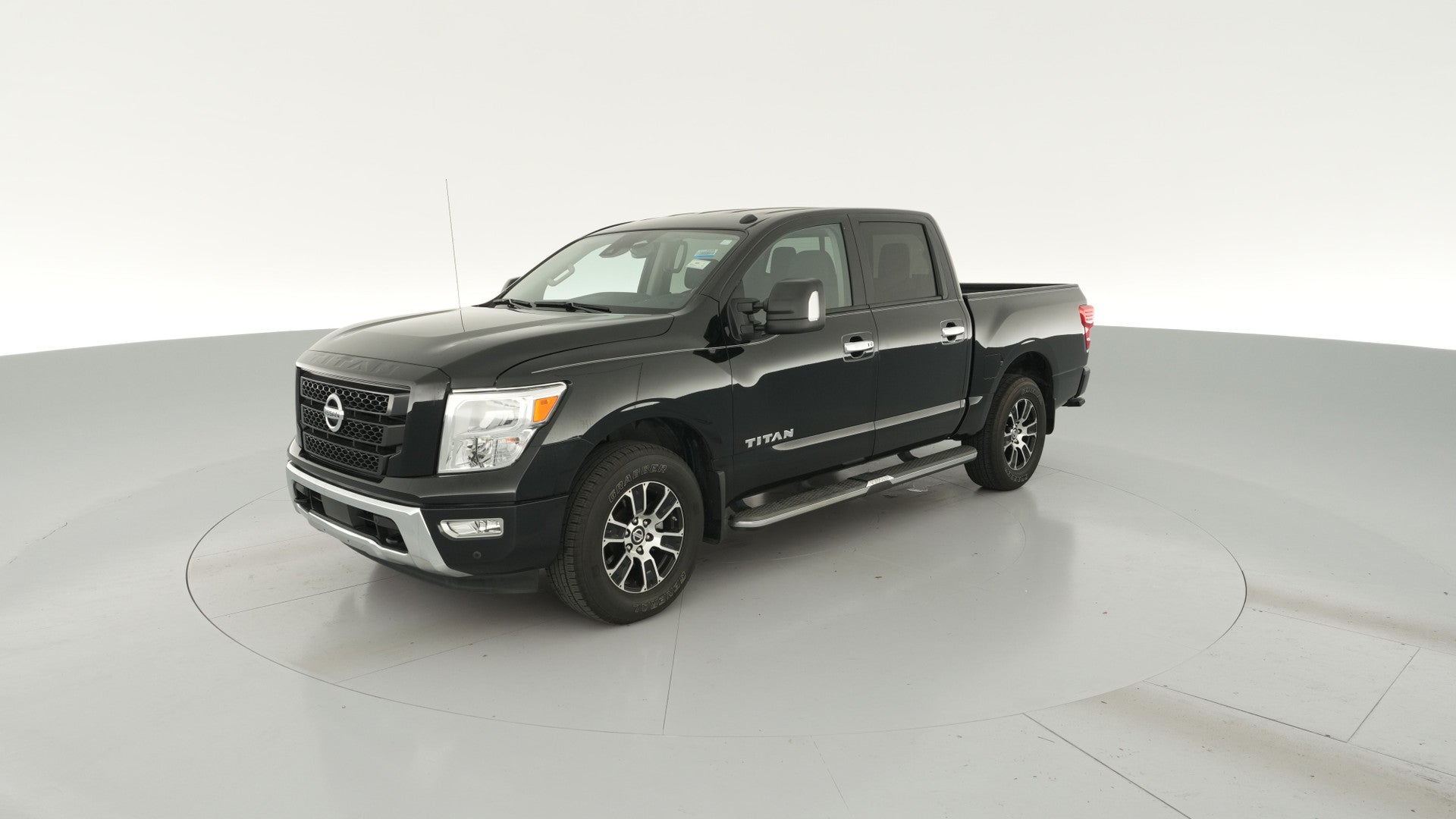 2021 Nissan Titan Crew Cab vehicle photo