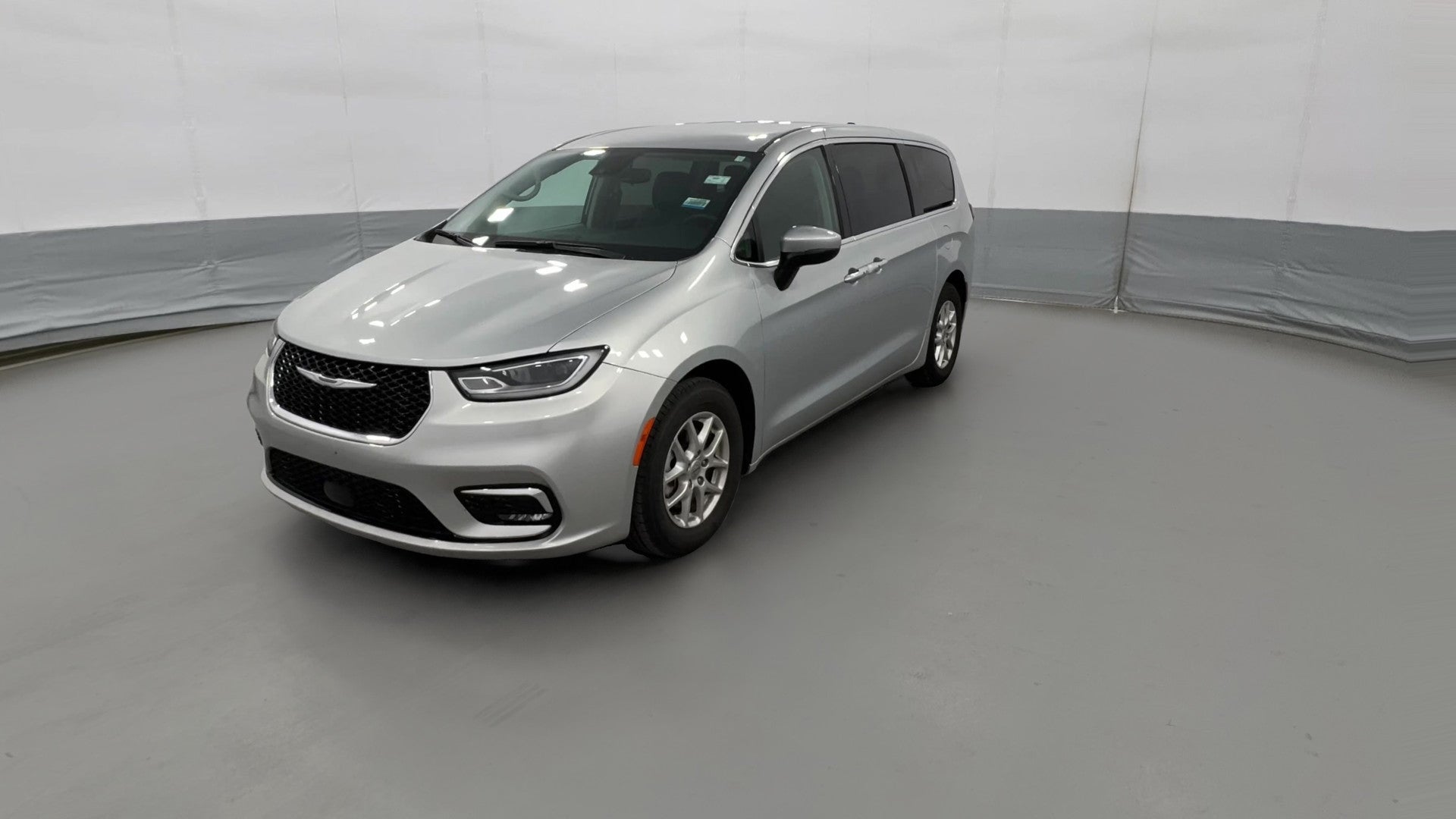 2023 Chrysler Pacifica vehicle photo