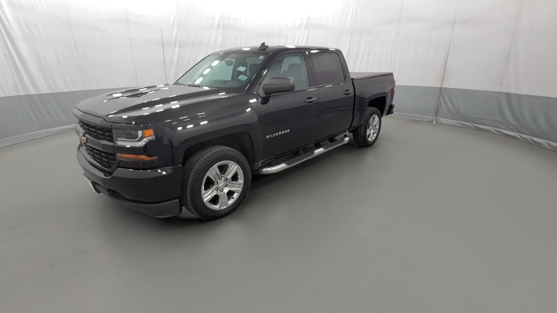 2018 Chevrolet Silverado 1500 Crew Cab vehicle photo