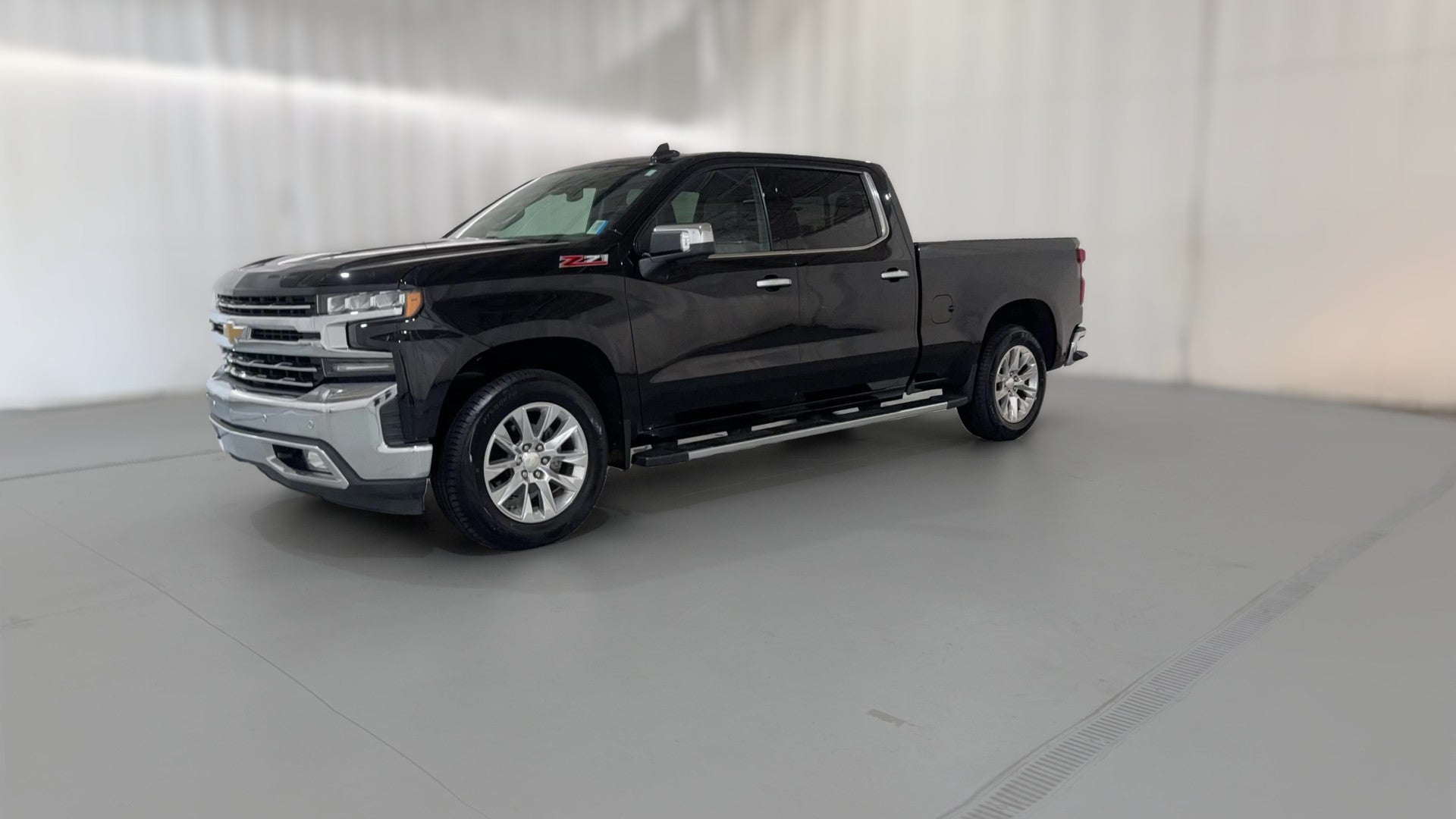 2019 Chevrolet Silverado 1500 Crew Cab vehicle photo