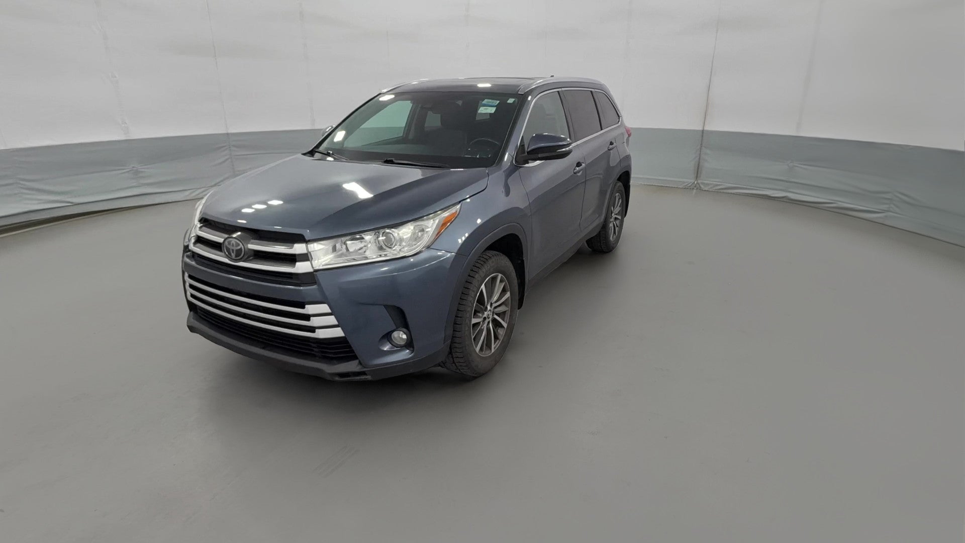 2019 Toyota Highlander vehicle photo