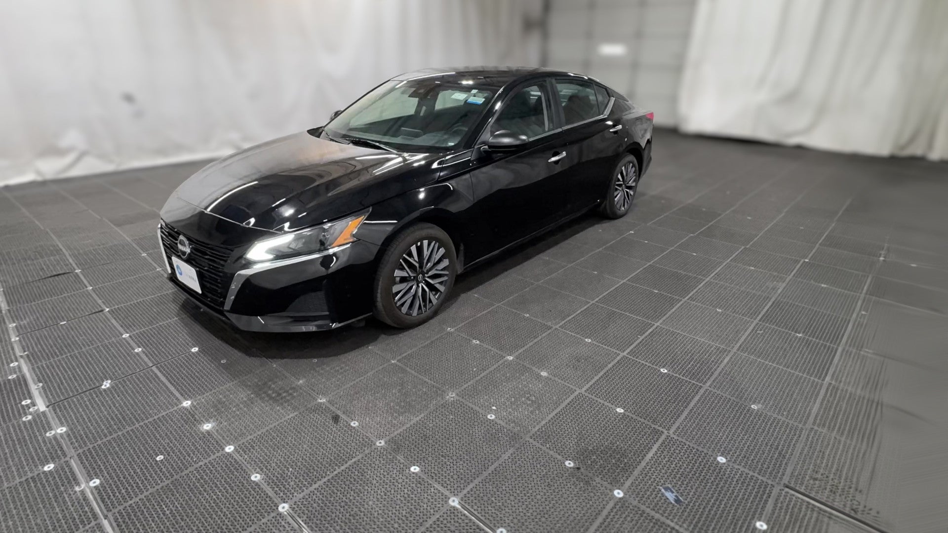 2025 Nissan Altima vehicle photo