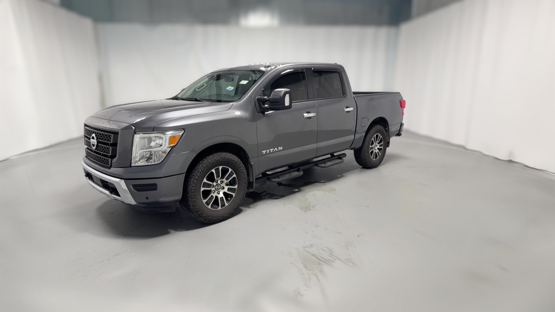 2021 Nissan Titan Crew Cab vehicle photo