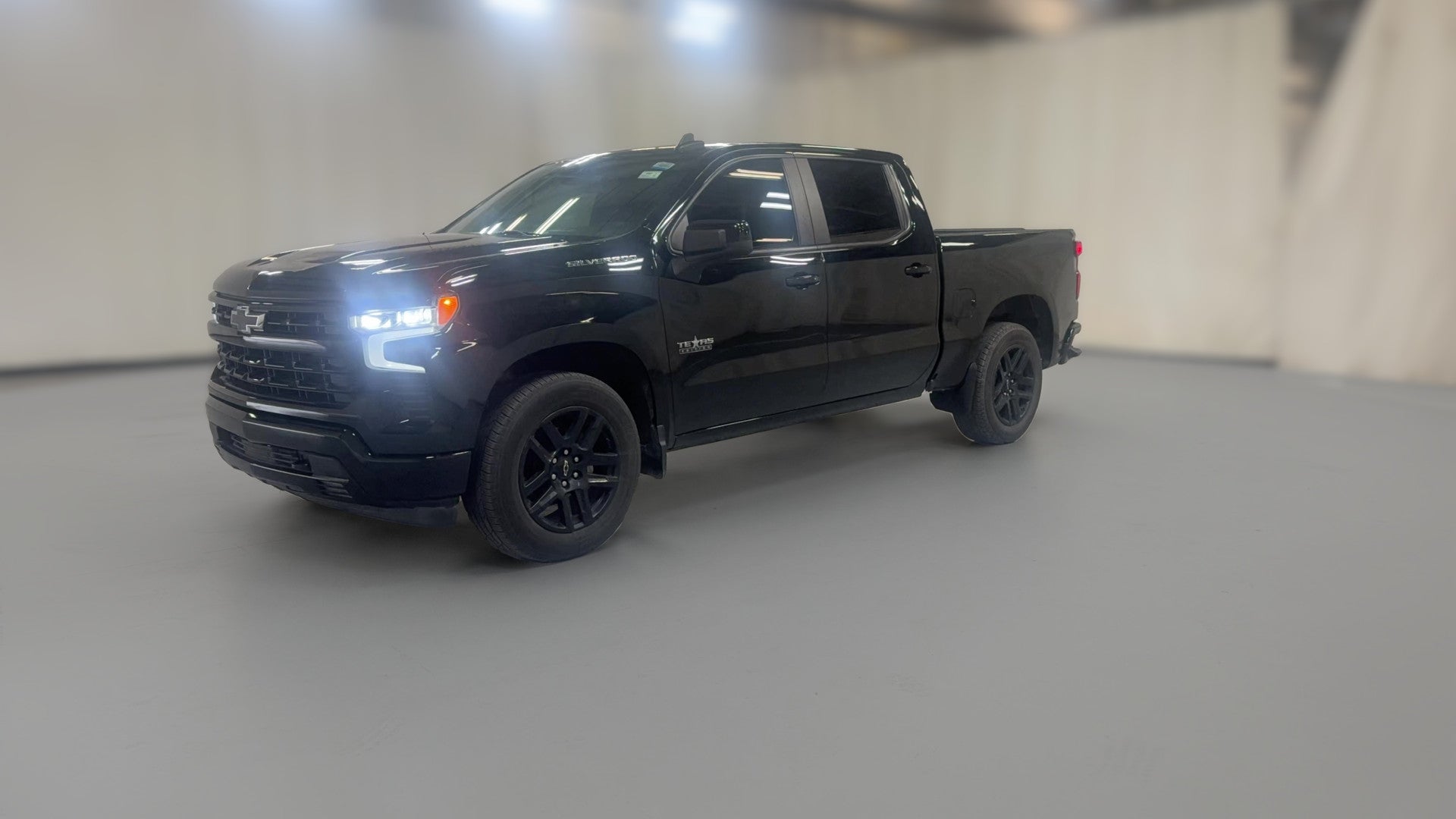 2022 Chevrolet Silverado 1500 Crew Cab vehicle photo