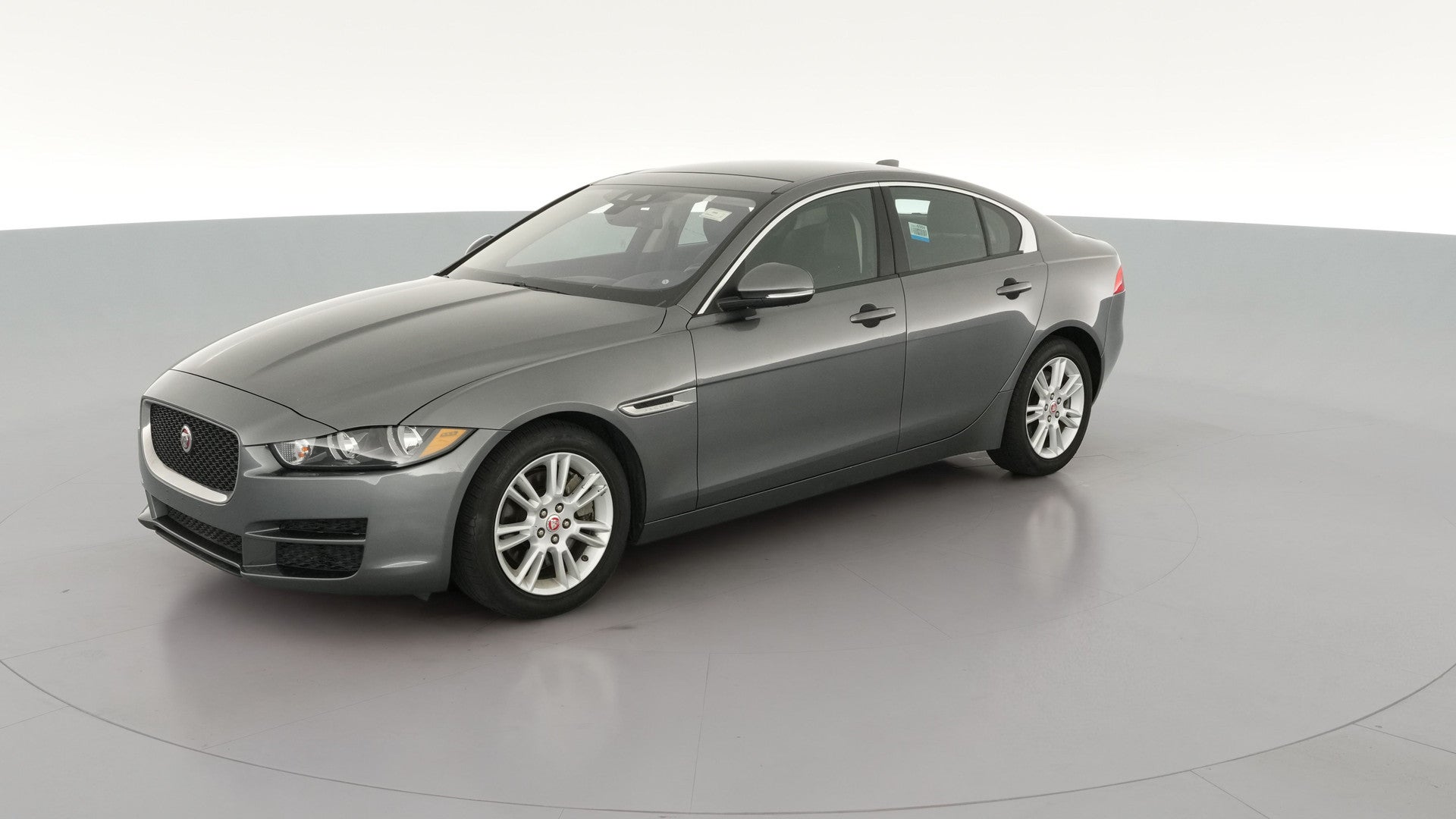 2018 Jaguar XE vehicle photo