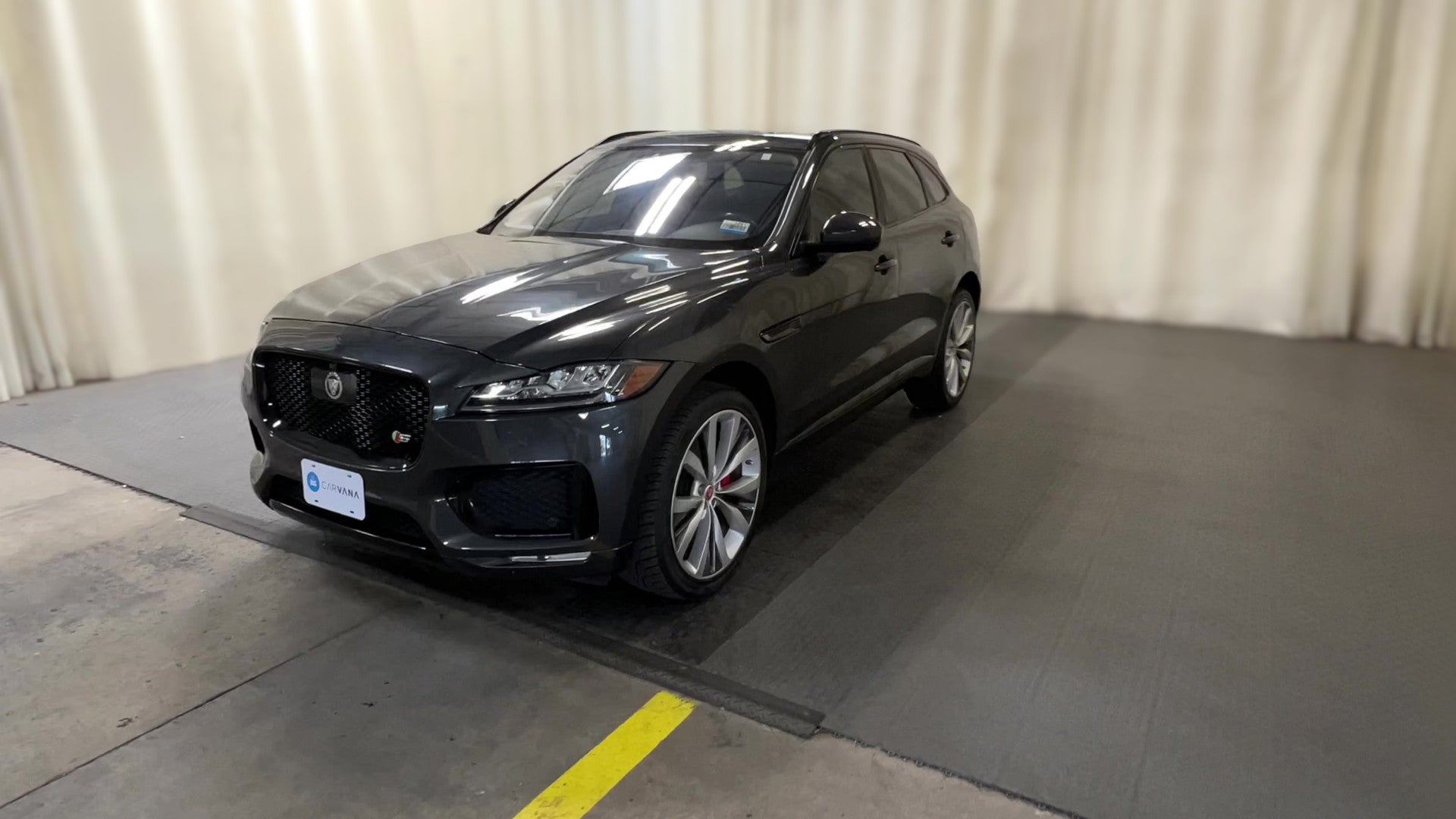 2019 Jaguar F-PACE vehicle photo
