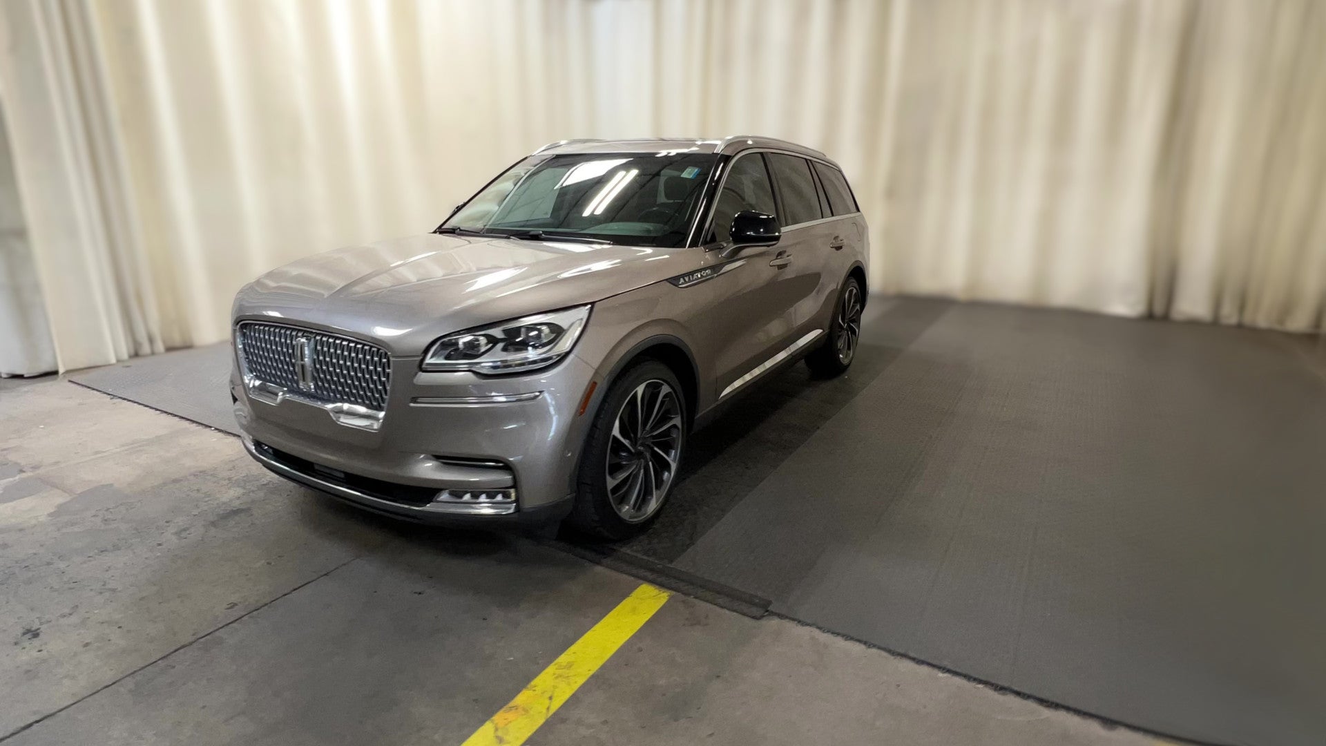 2020 Lincoln Aviator vehicle photo