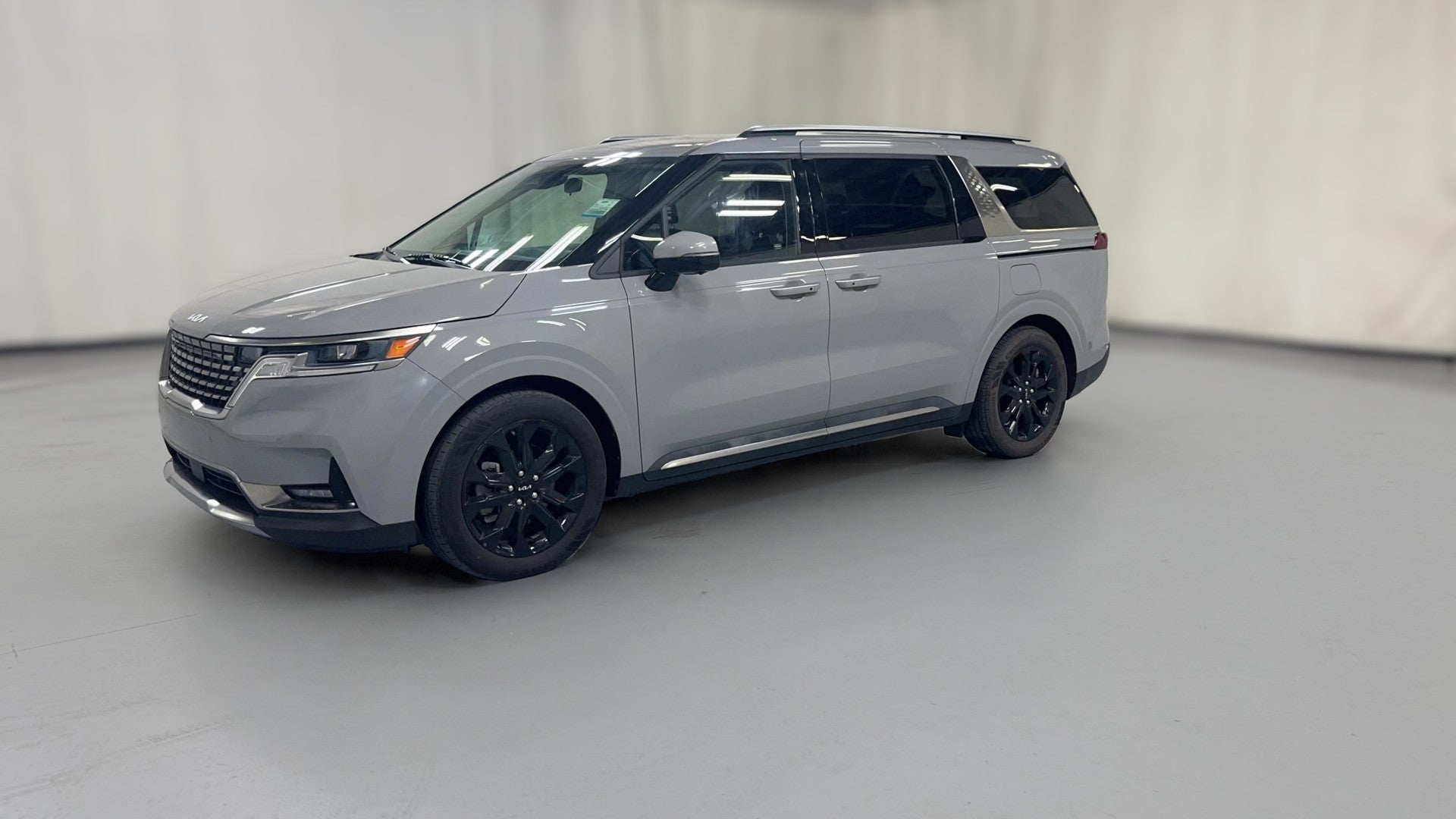 2023 Kia Carnival vehicle photo