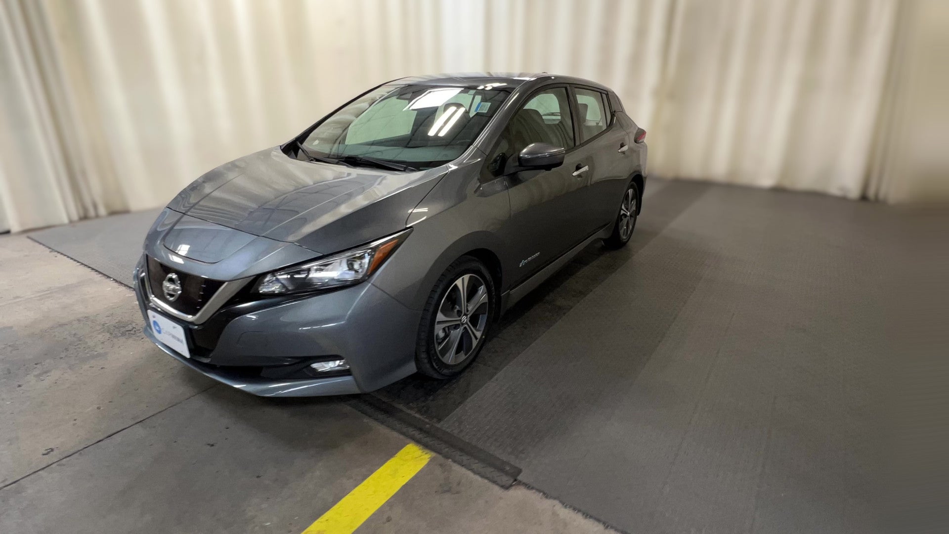 2018 Nissan LEAF vehicle photo