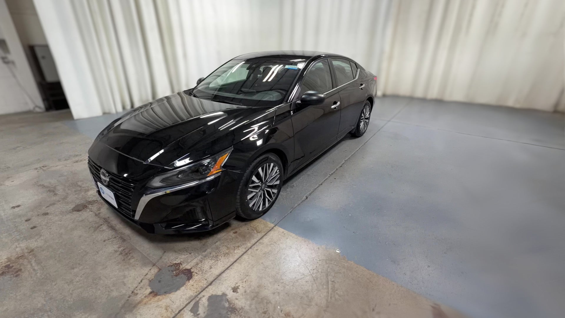 2025 Nissan Altima vehicle photo
