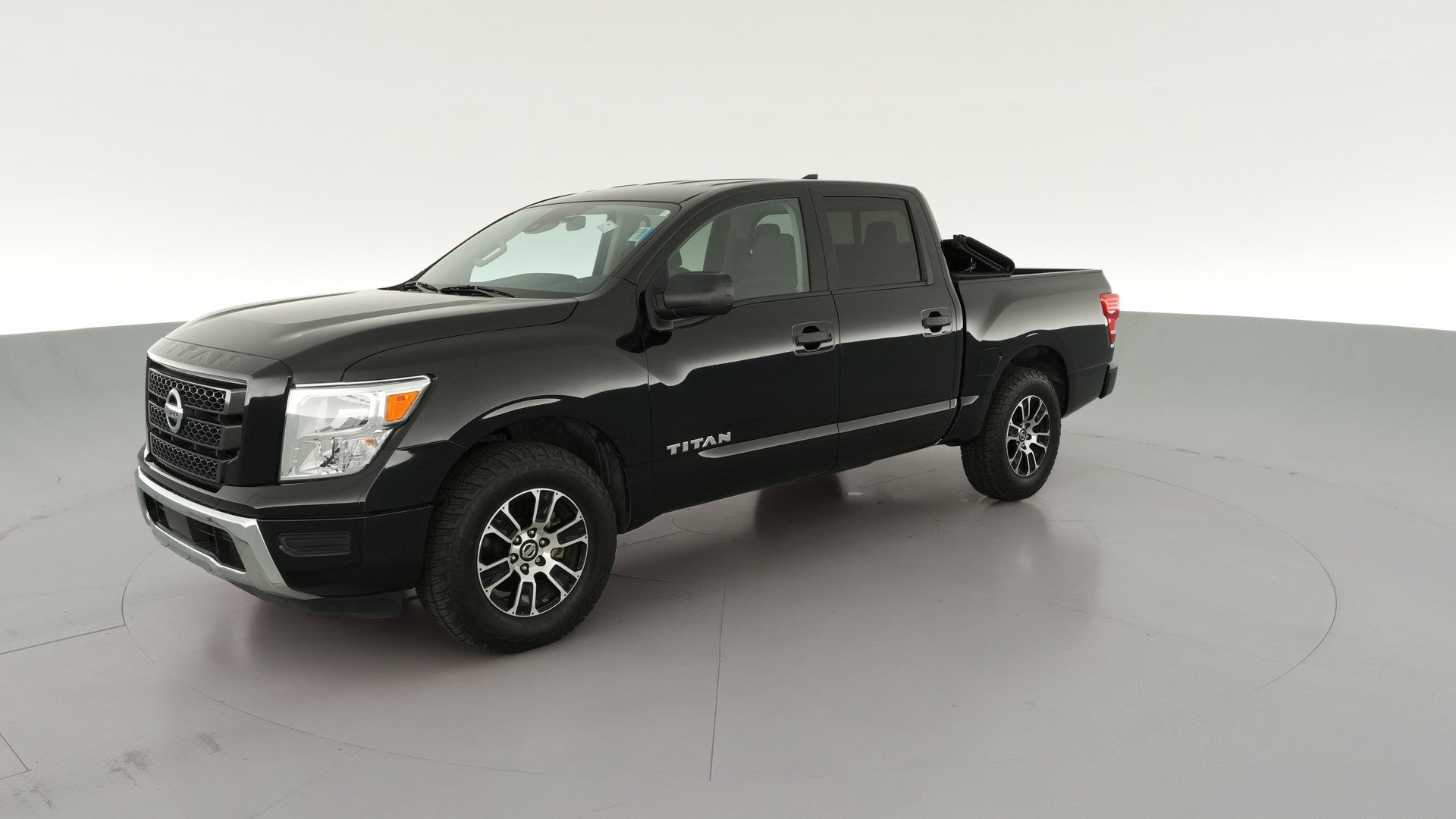 2022 Nissan Titan Crew Cab vehicle photo