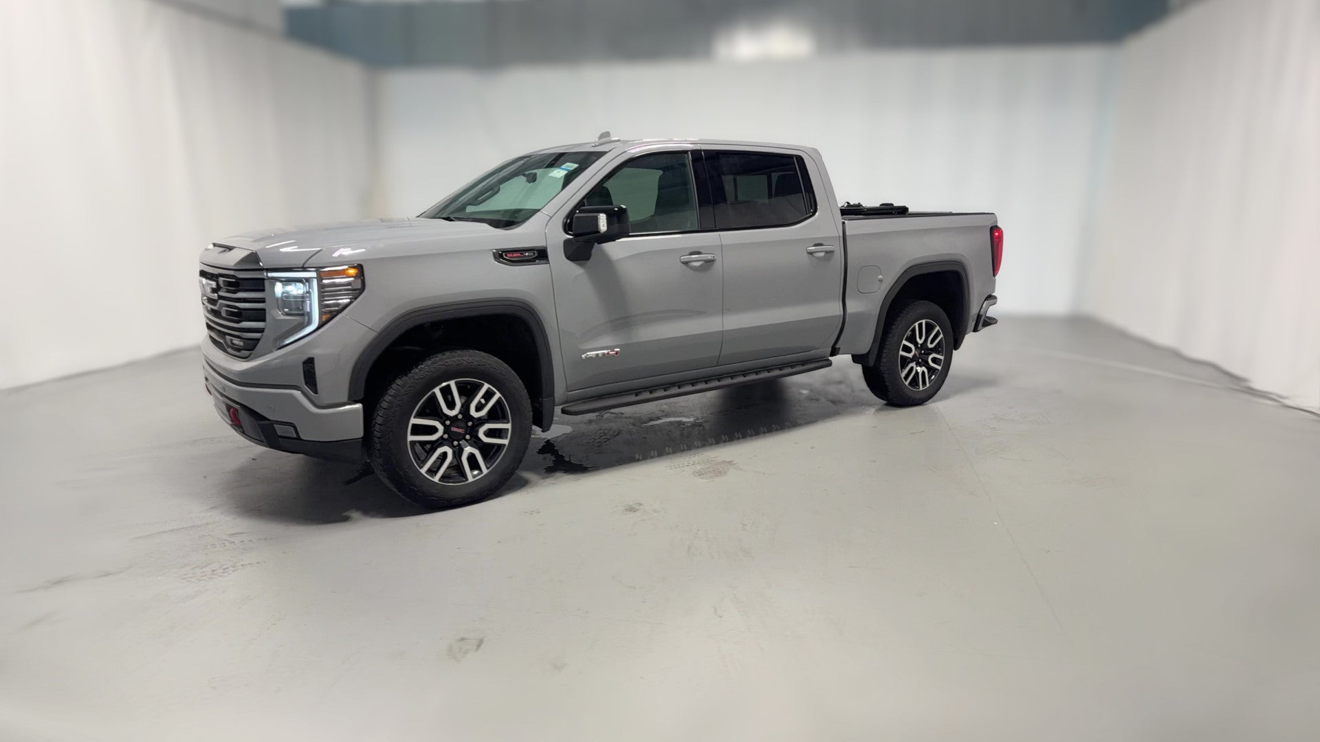 2024 GMC Sierra 1500 Crew Cab vehicle photo