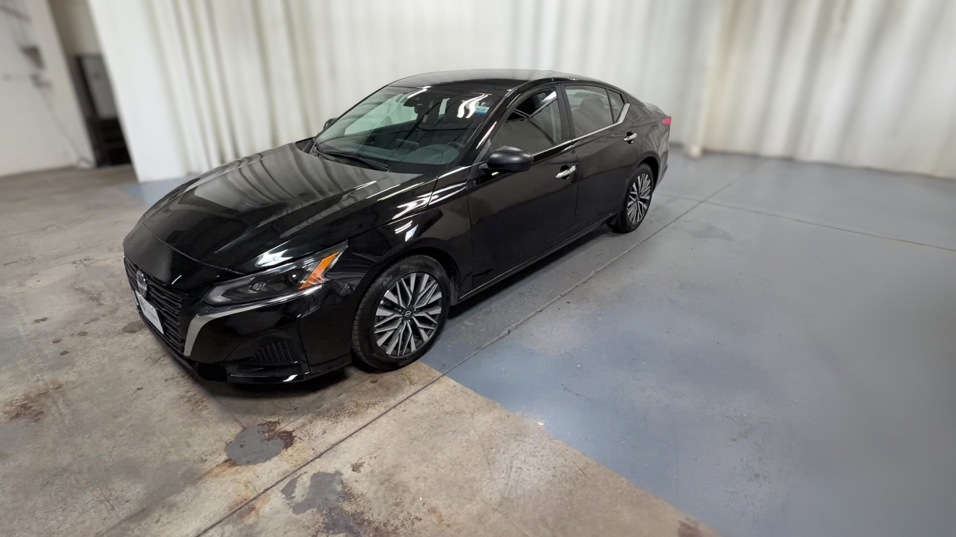 2025 Nissan Altima vehicle photo