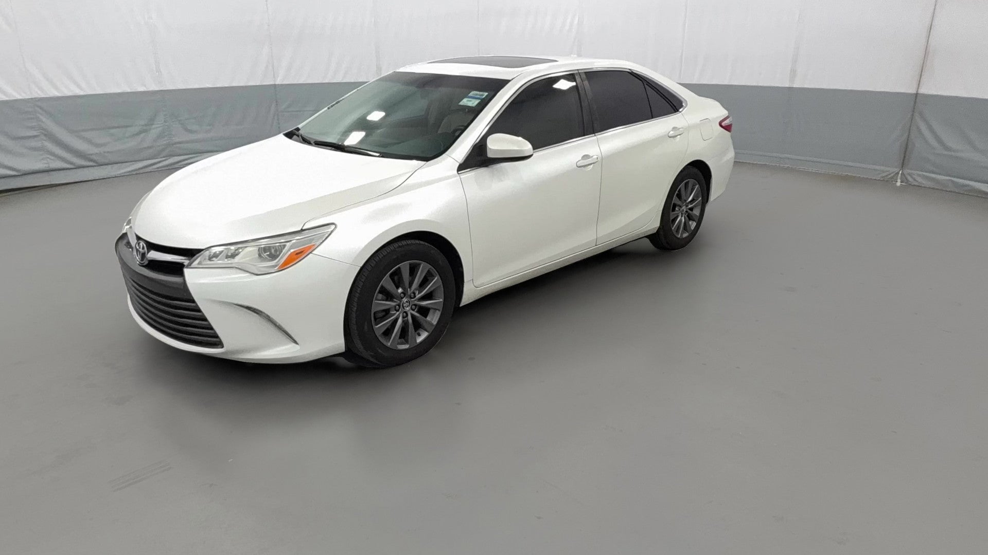 2016 Toyota Camry vehicle photo