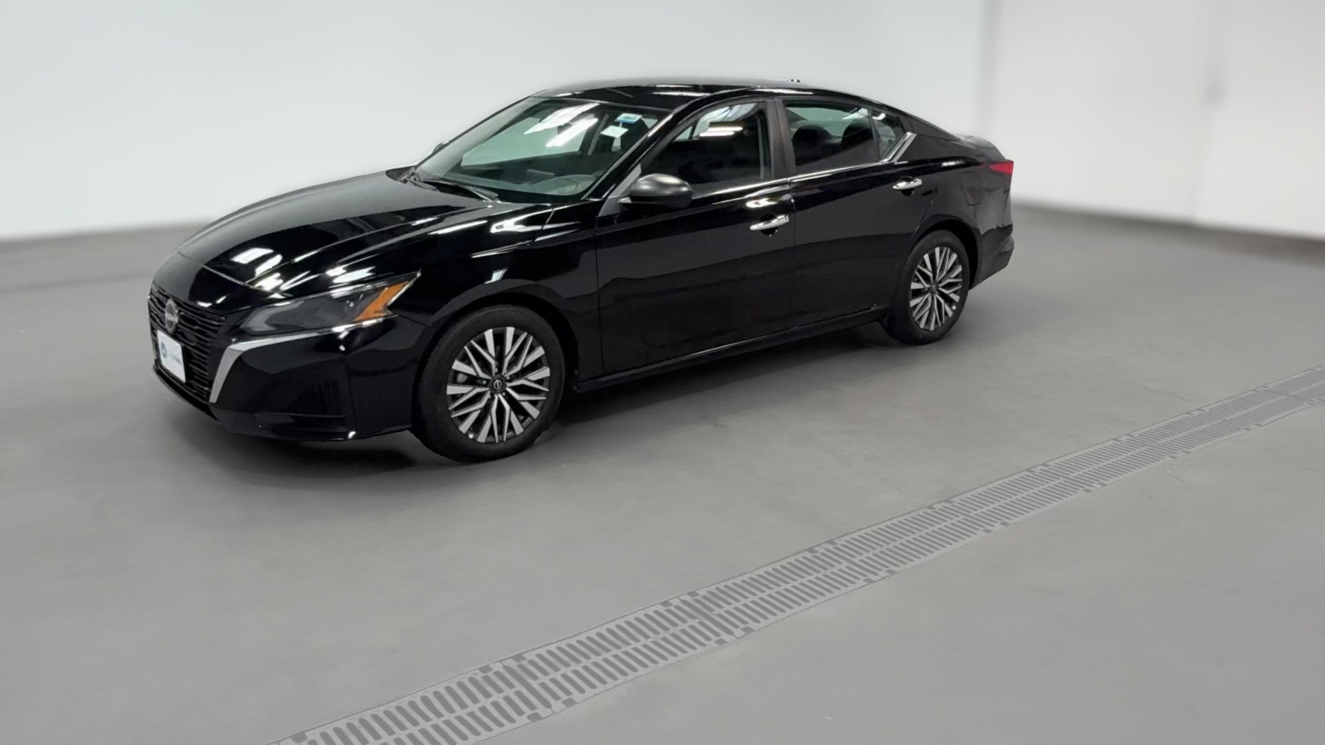 2025 Nissan Altima vehicle photo