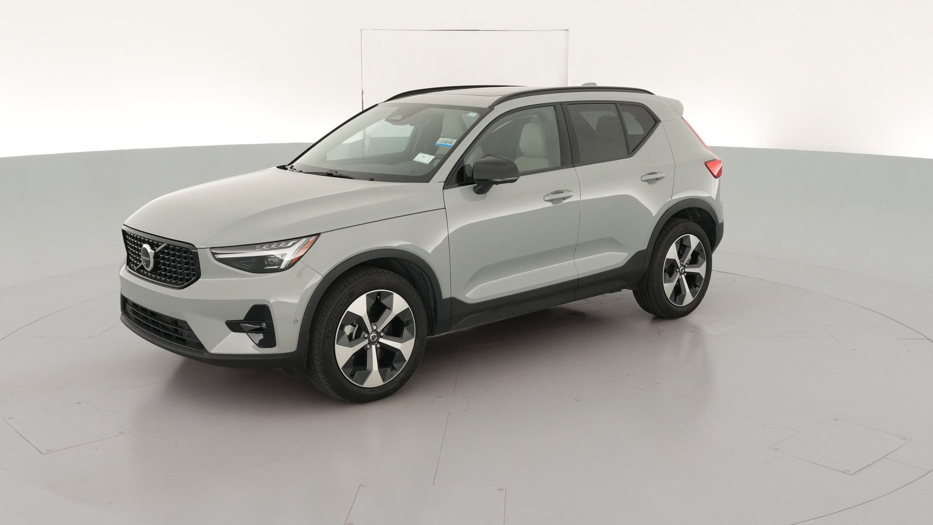 2026 Volvo XC40 vehicle photo