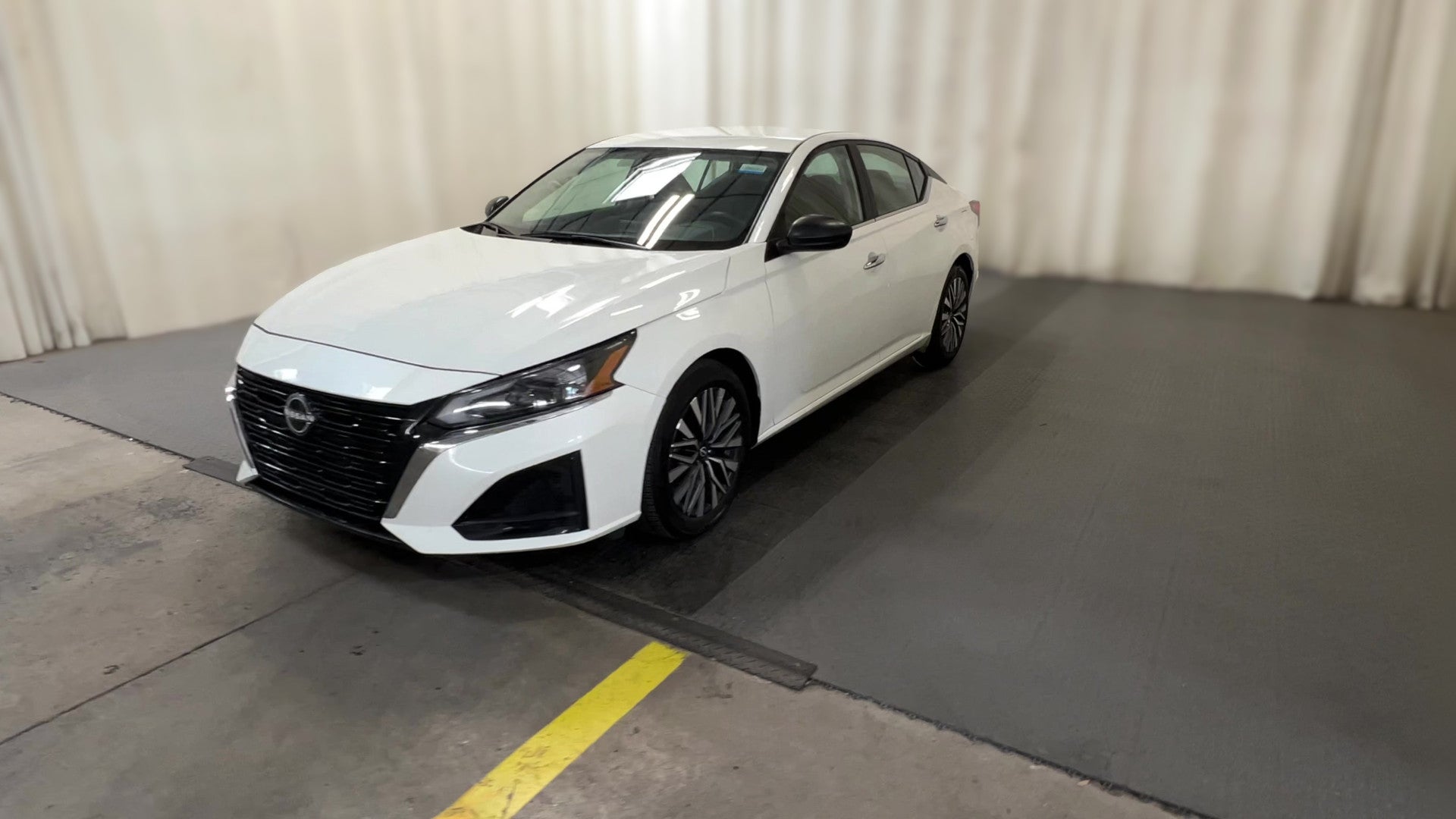 2025 Nissan Altima vehicle photo