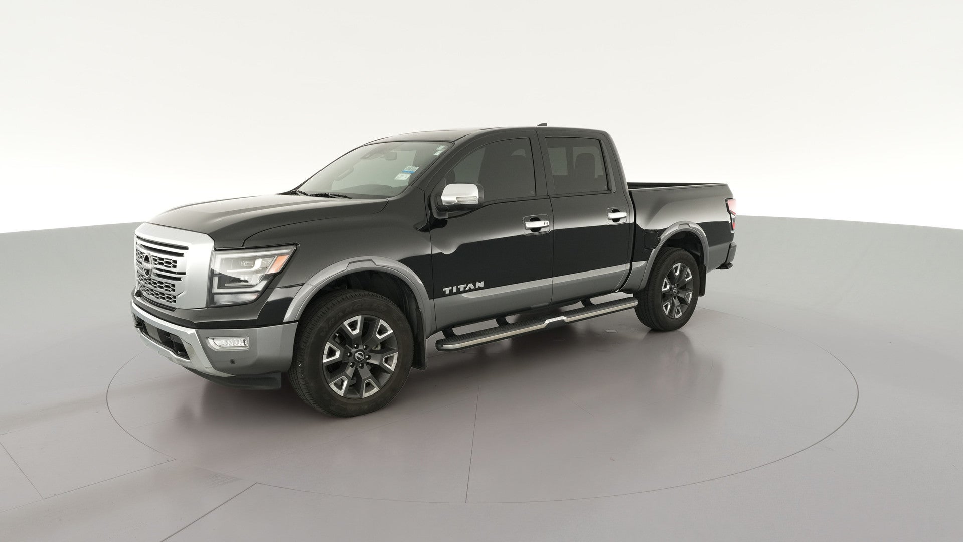2023 Nissan Titan Crew Cab vehicle photo