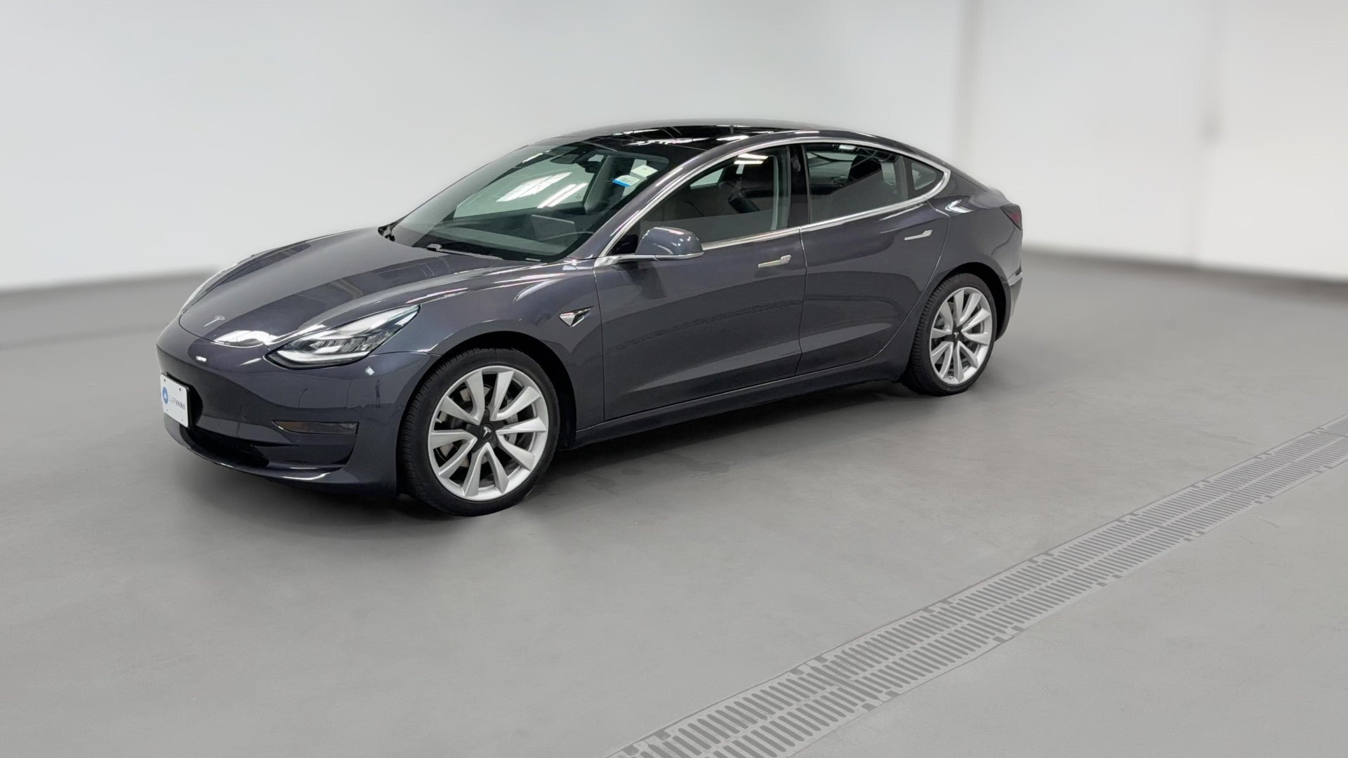 2018 Tesla Model 3 vehicle photo