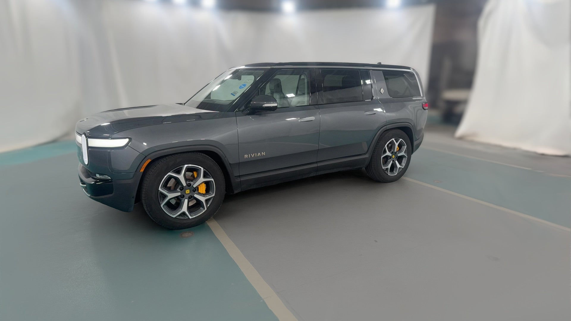 2023 Rivian R1S vehicle photo