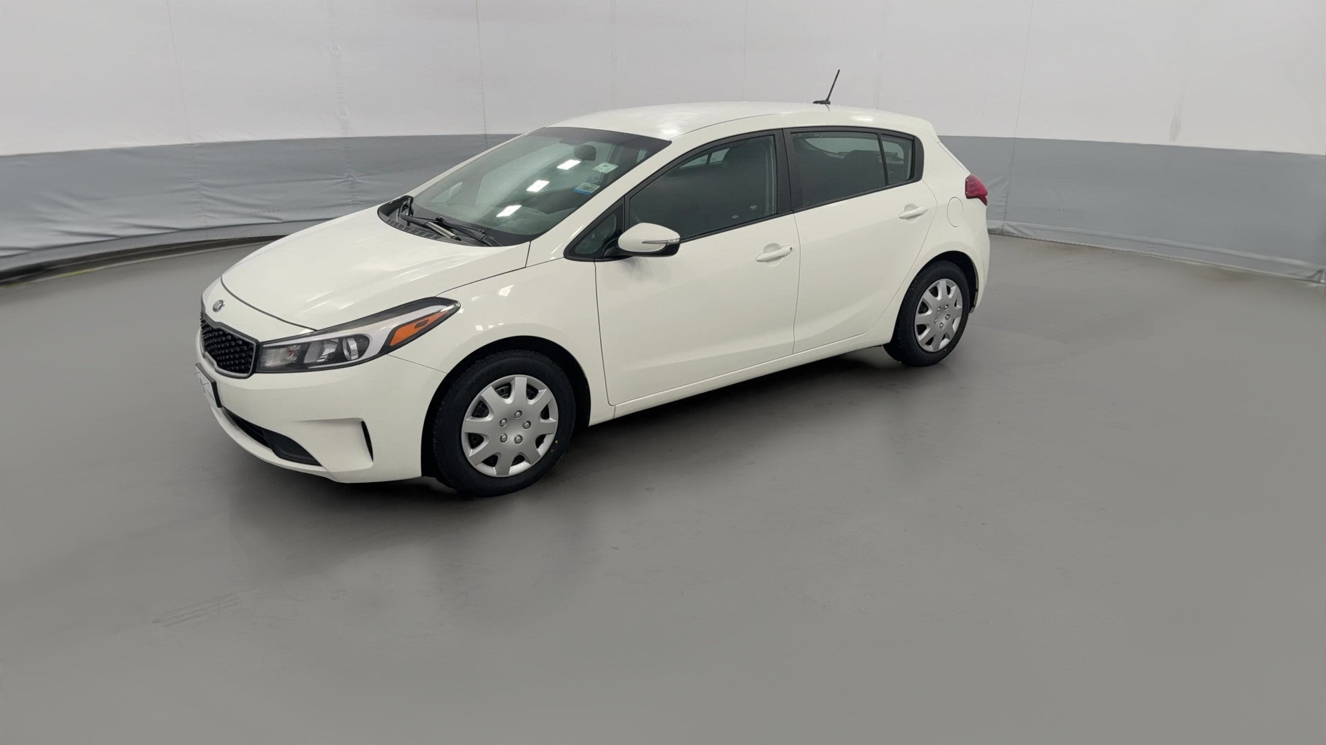 2017 Kia Forte5 vehicle photo
