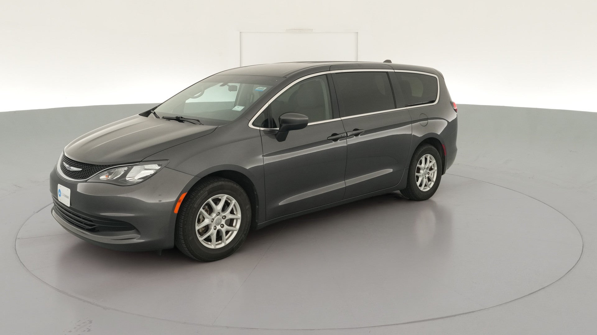 2020 Chrysler Voyager vehicle photo