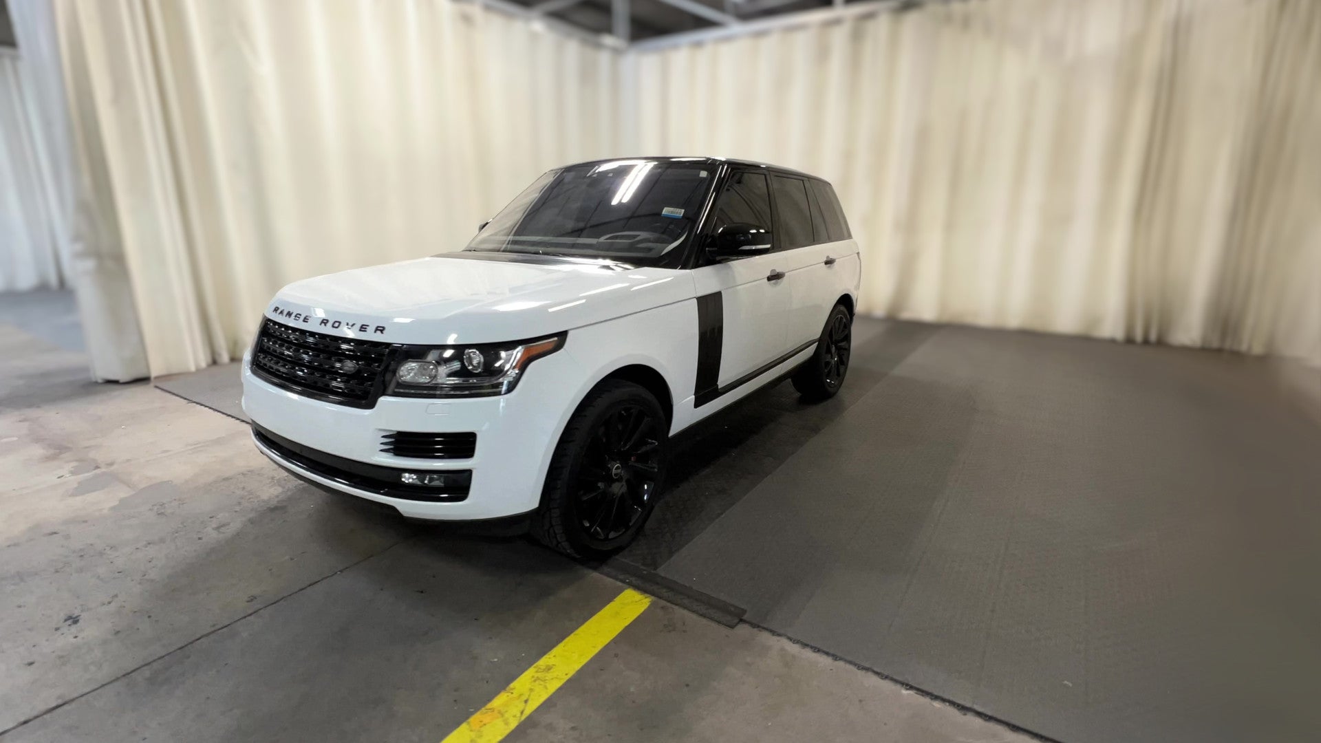 2017 Land Rover Range Rover vehicle photo