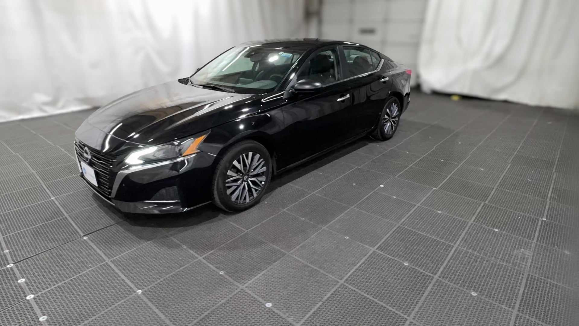 2025 Nissan Altima vehicle photo