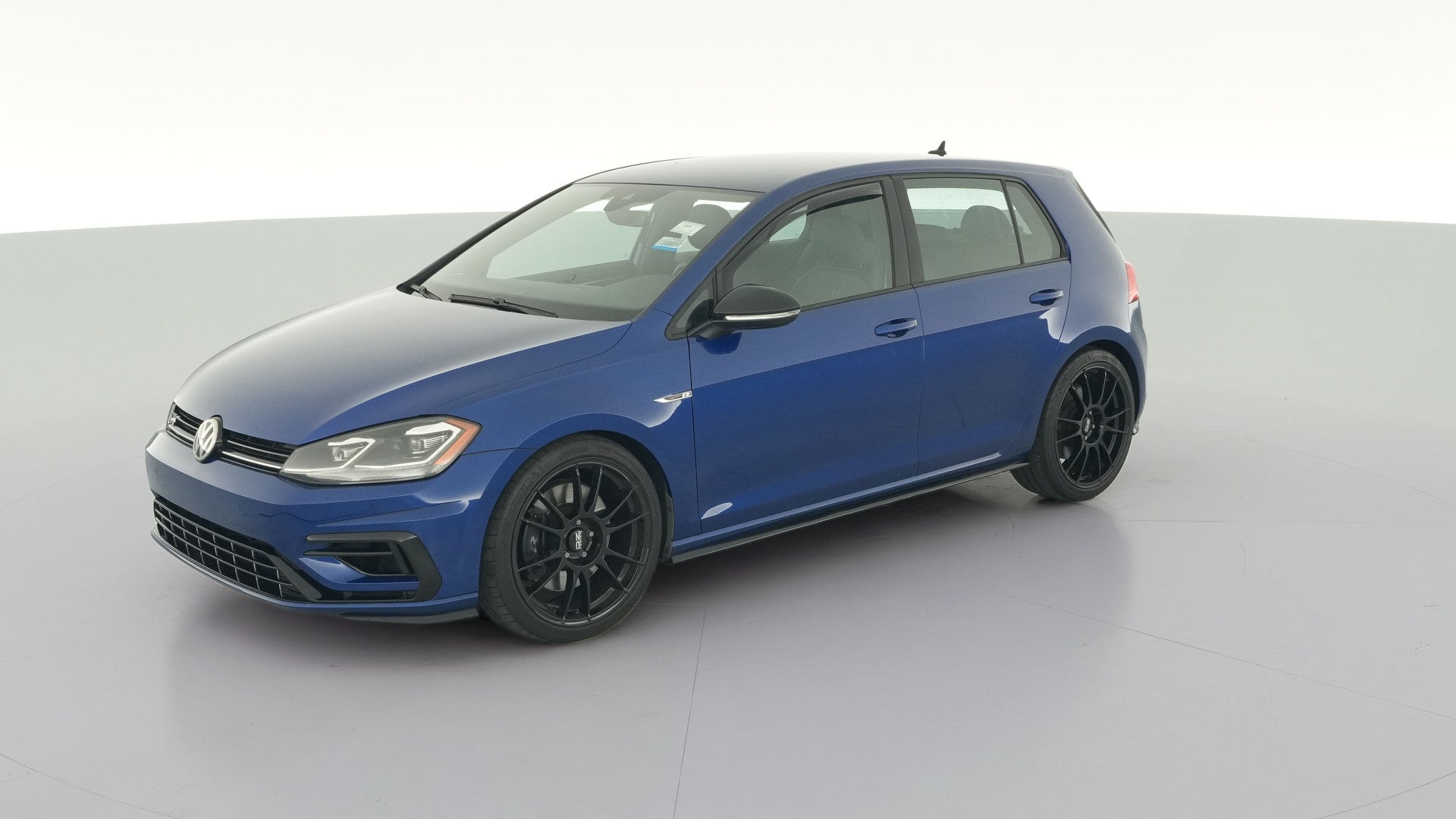 2018 Volkswagen Golf R vehicle photo