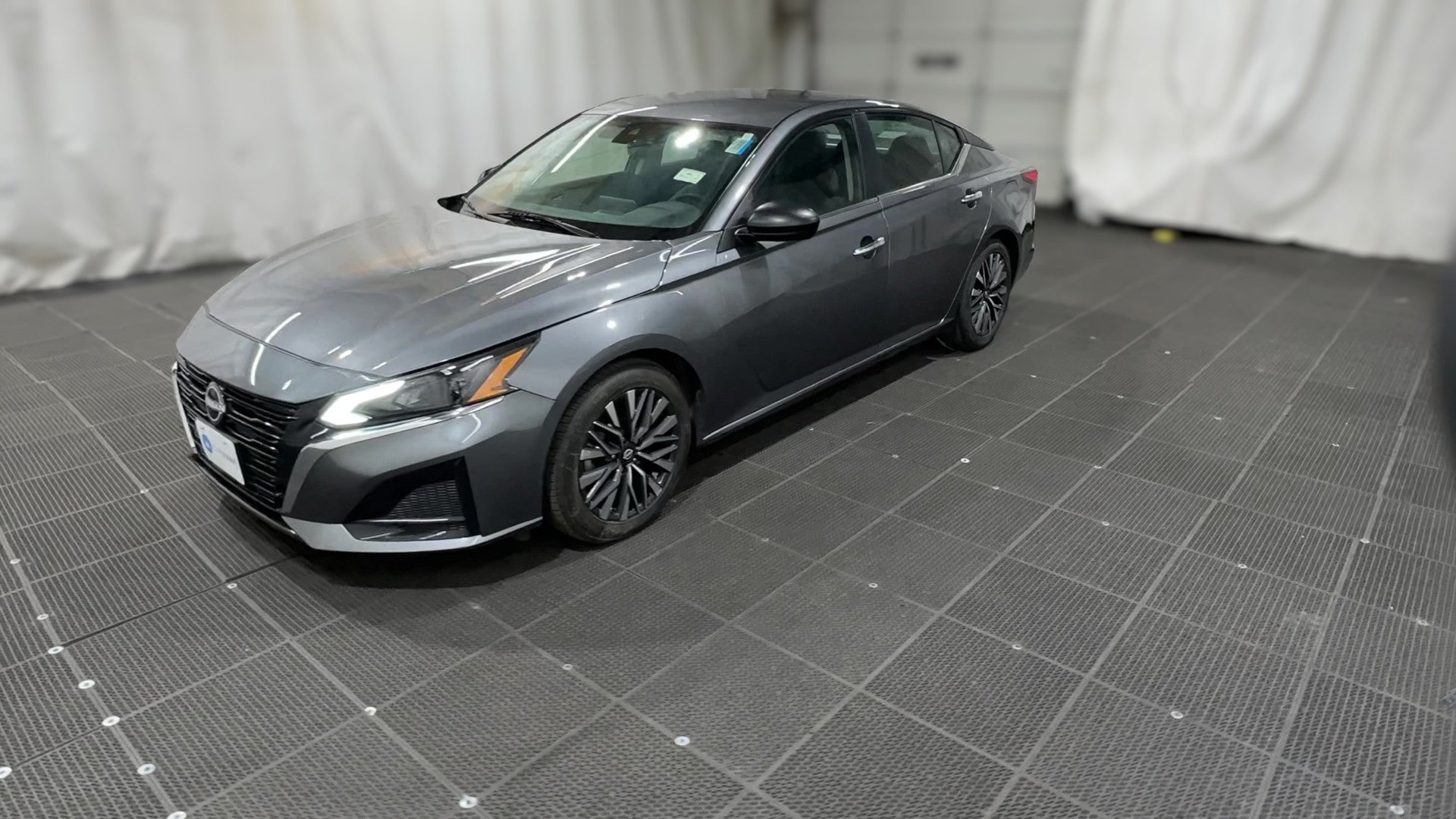 2025 Nissan Altima vehicle photo