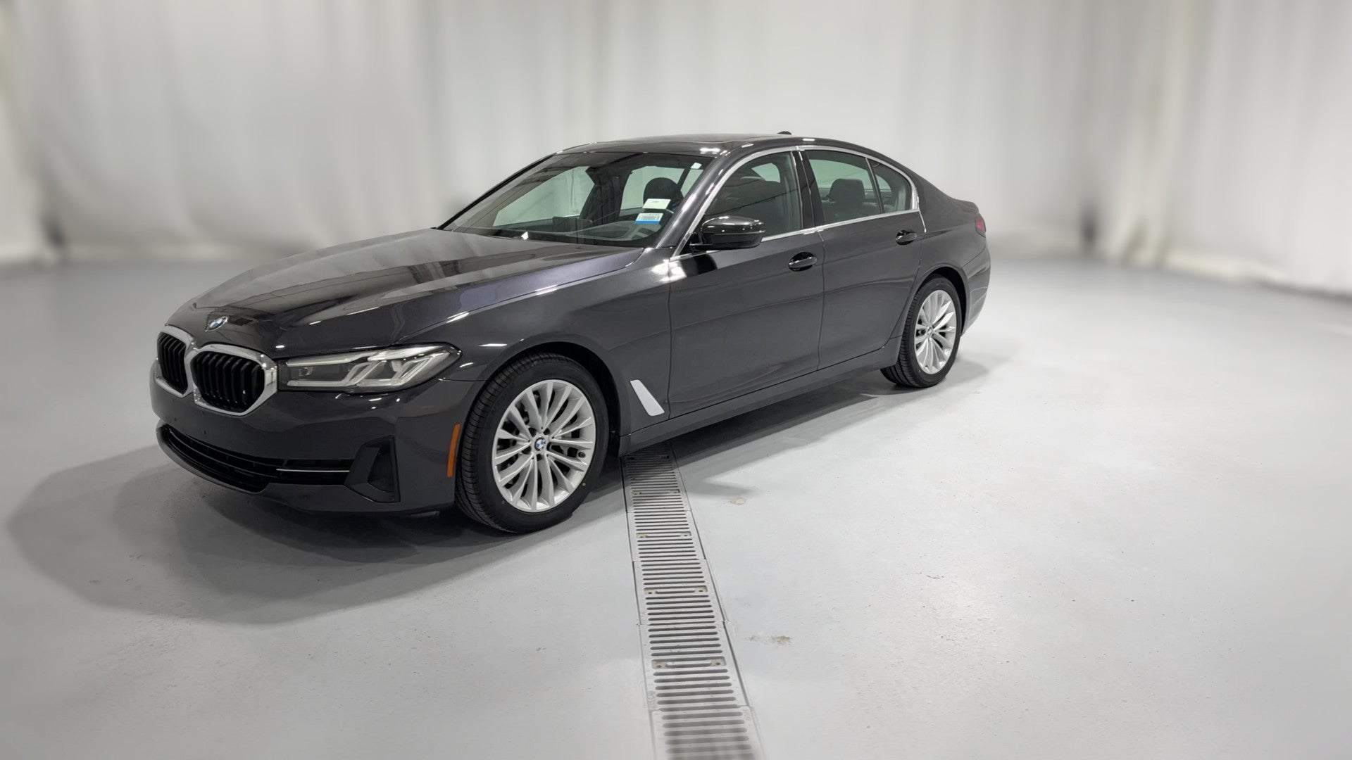 2023 BMW 5 Series vehicle photo