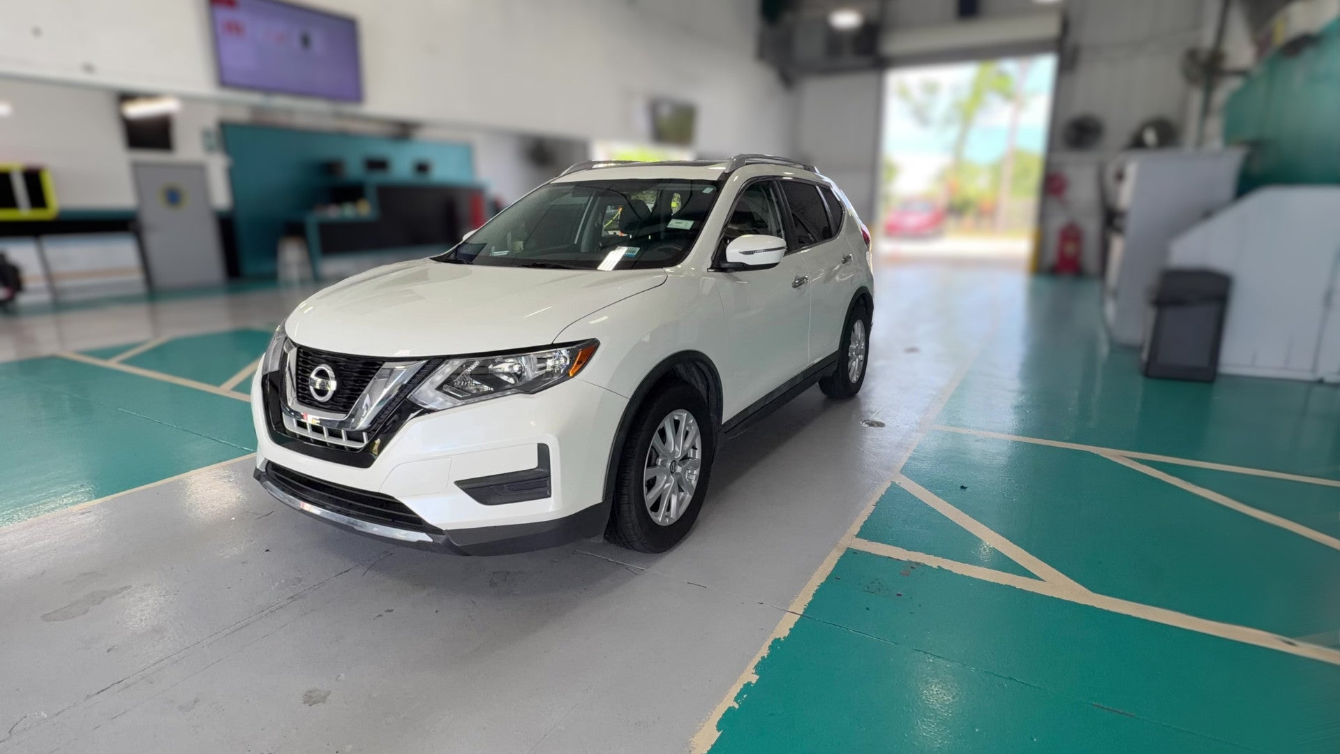 2017 Nissan Rogue vehicle photo