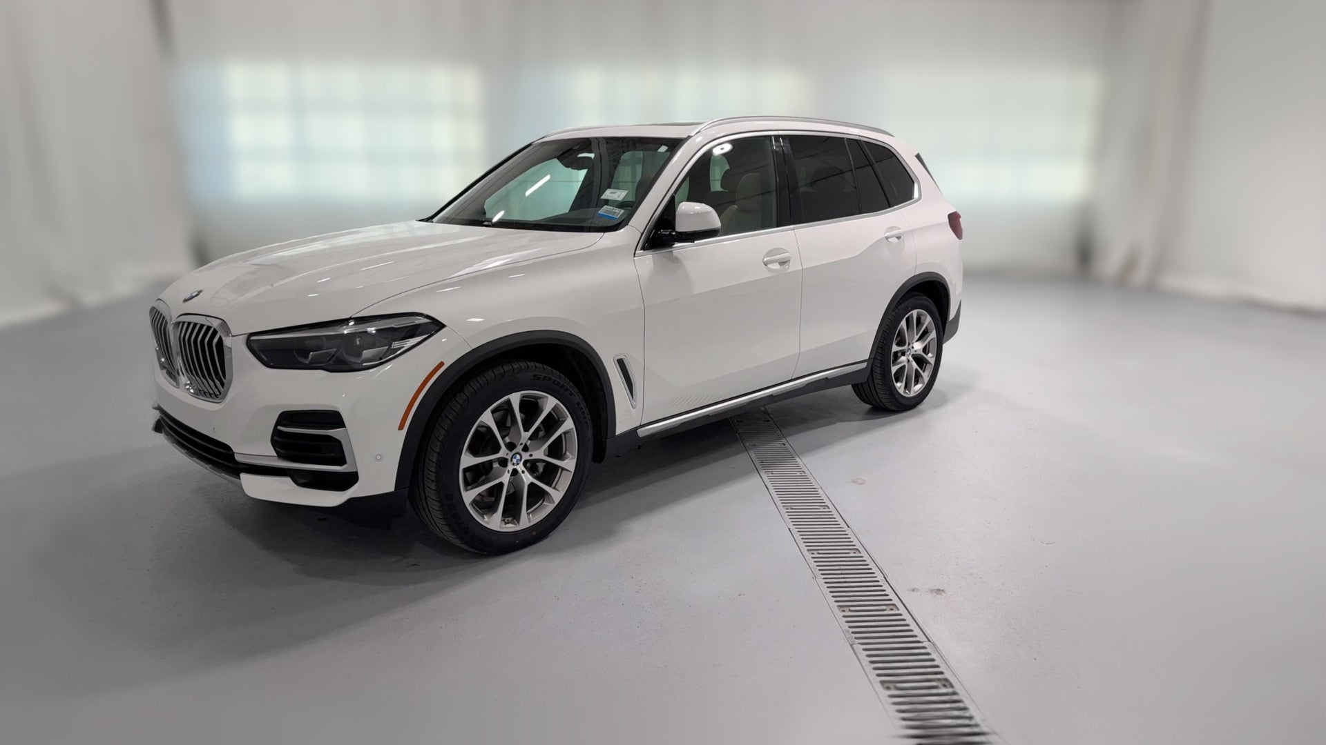 2022 BMW X5 vehicle photo