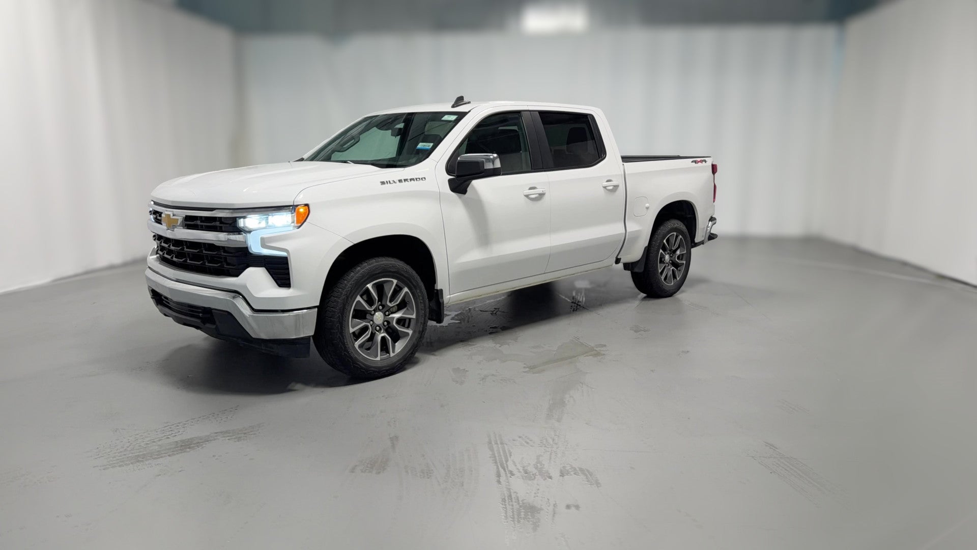 2023 Chevrolet Silverado 1500 Crew Cab vehicle photo