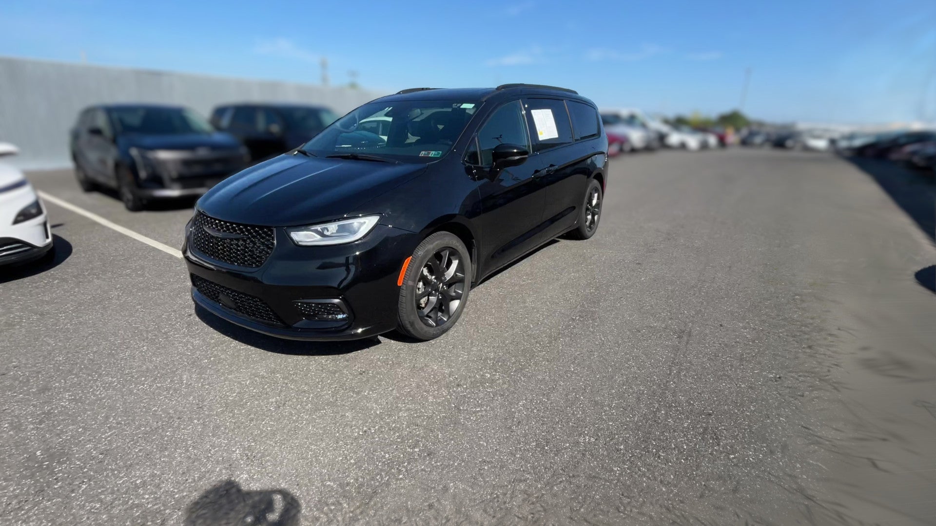 2025 Chrysler Pacifica vehicle photo