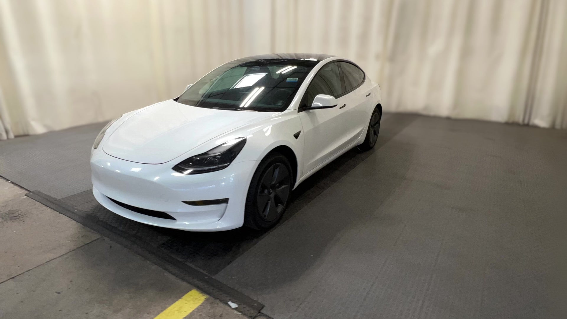 2022 Tesla Model 3 vehicle photo