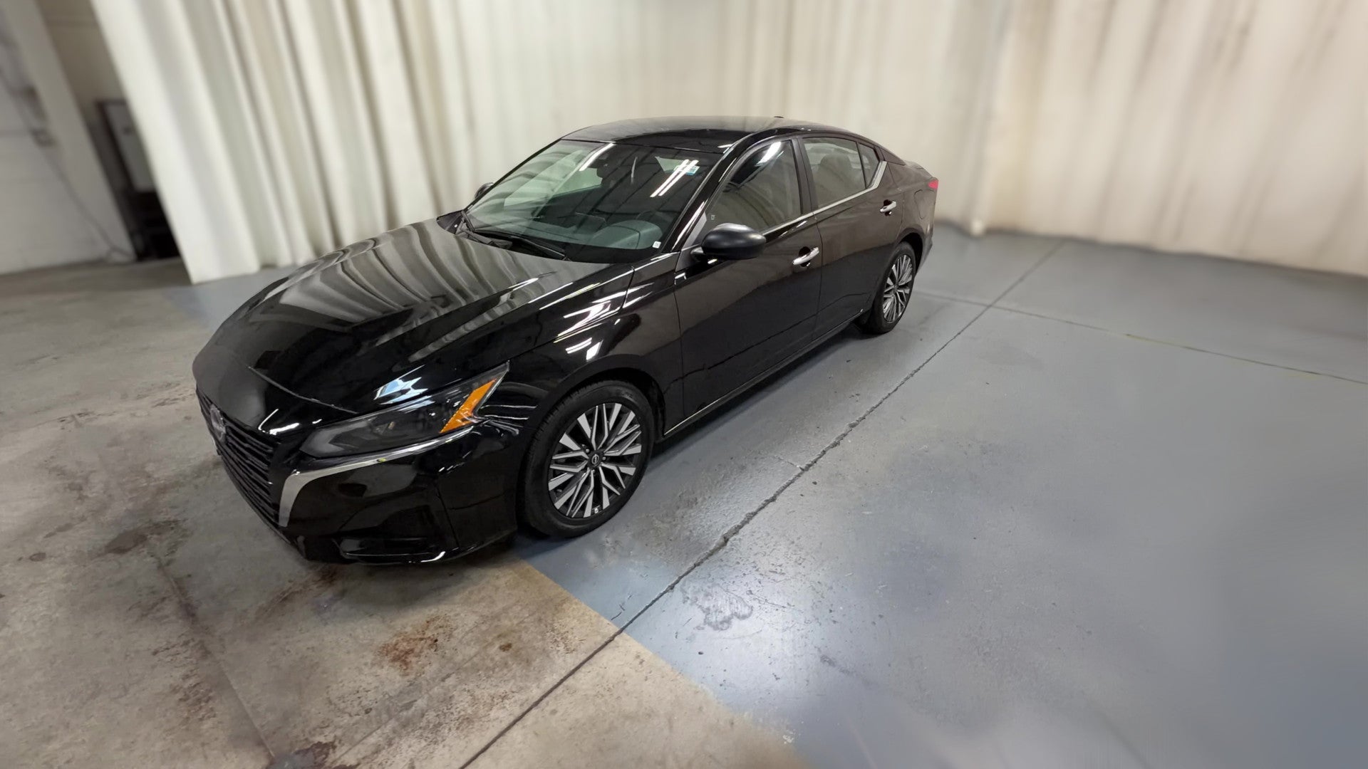 2025 Nissan Altima vehicle photo