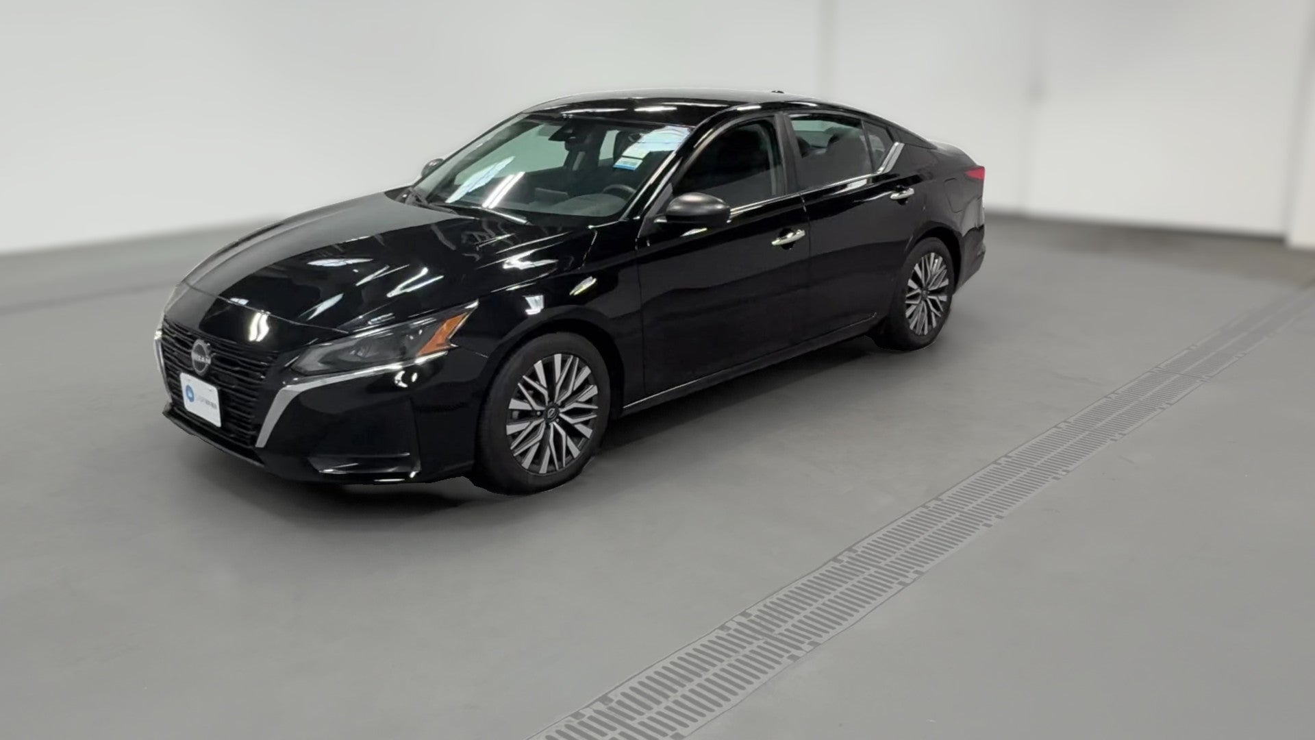 2025 Nissan Altima vehicle photo