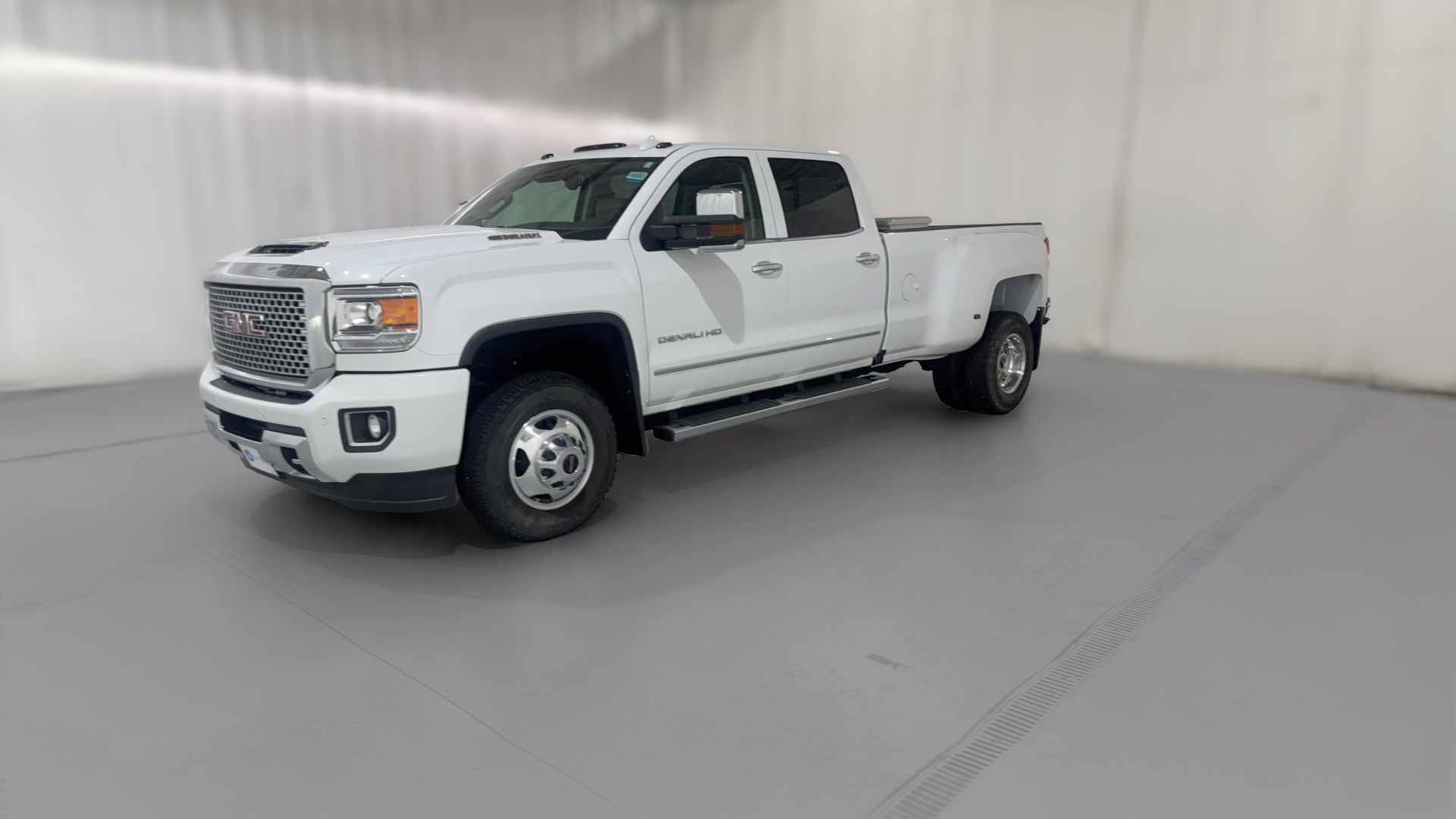 2017 GMC Sierra 3500 HD Crew Cab vehicle photo