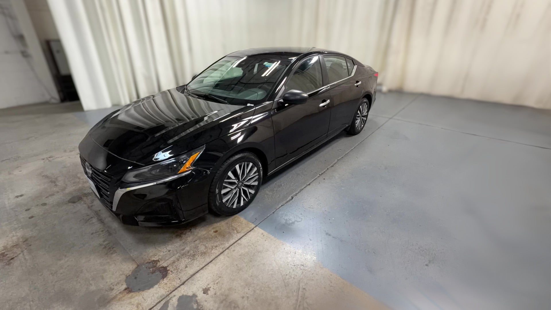 2025 Nissan Altima vehicle photo