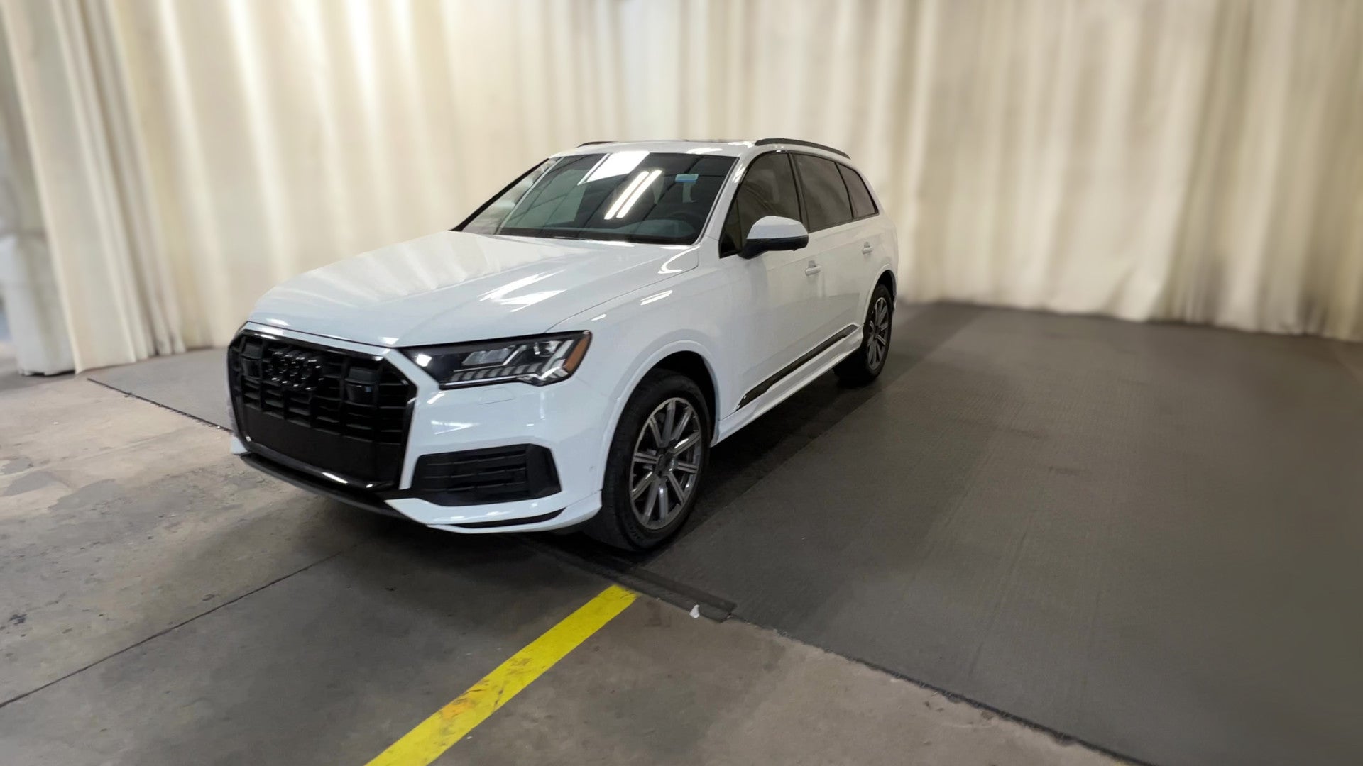 2023 Audi Q7 vehicle photo