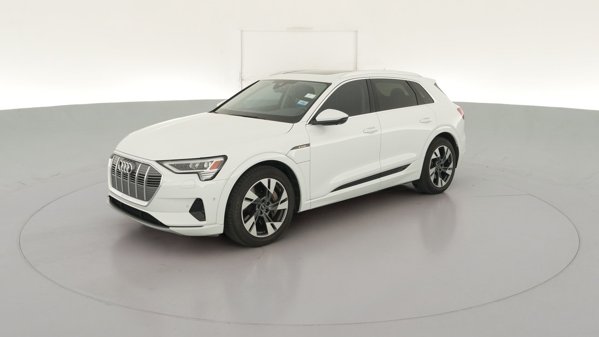 2022 Audi e-tron vehicle photo